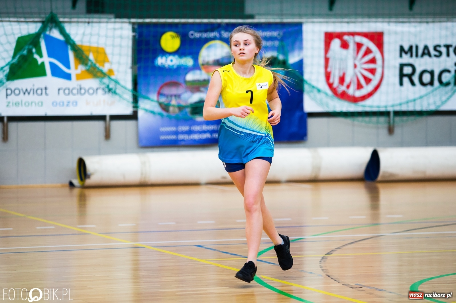 Zdjęcie w galerii na portalu naszraciborz.pl: Miejskie finały koszykówki dziewcząt w Arenie Rafako wiadomości z regionu