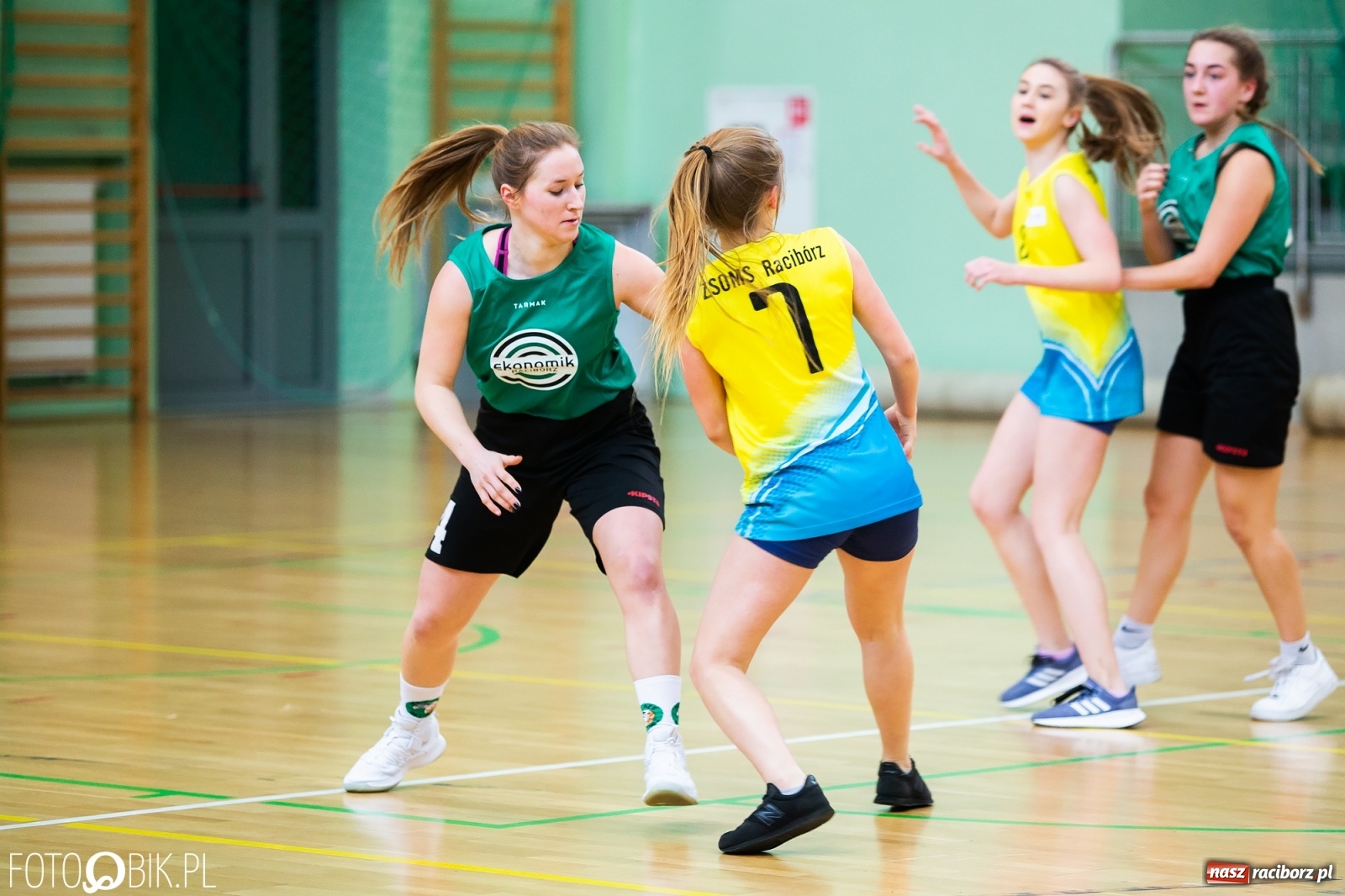 Zdjęcie w galerii na portalu naszraciborz.pl: Miejskie finały koszykówki dziewcząt w Arenie Rafako wiadomości z regionu