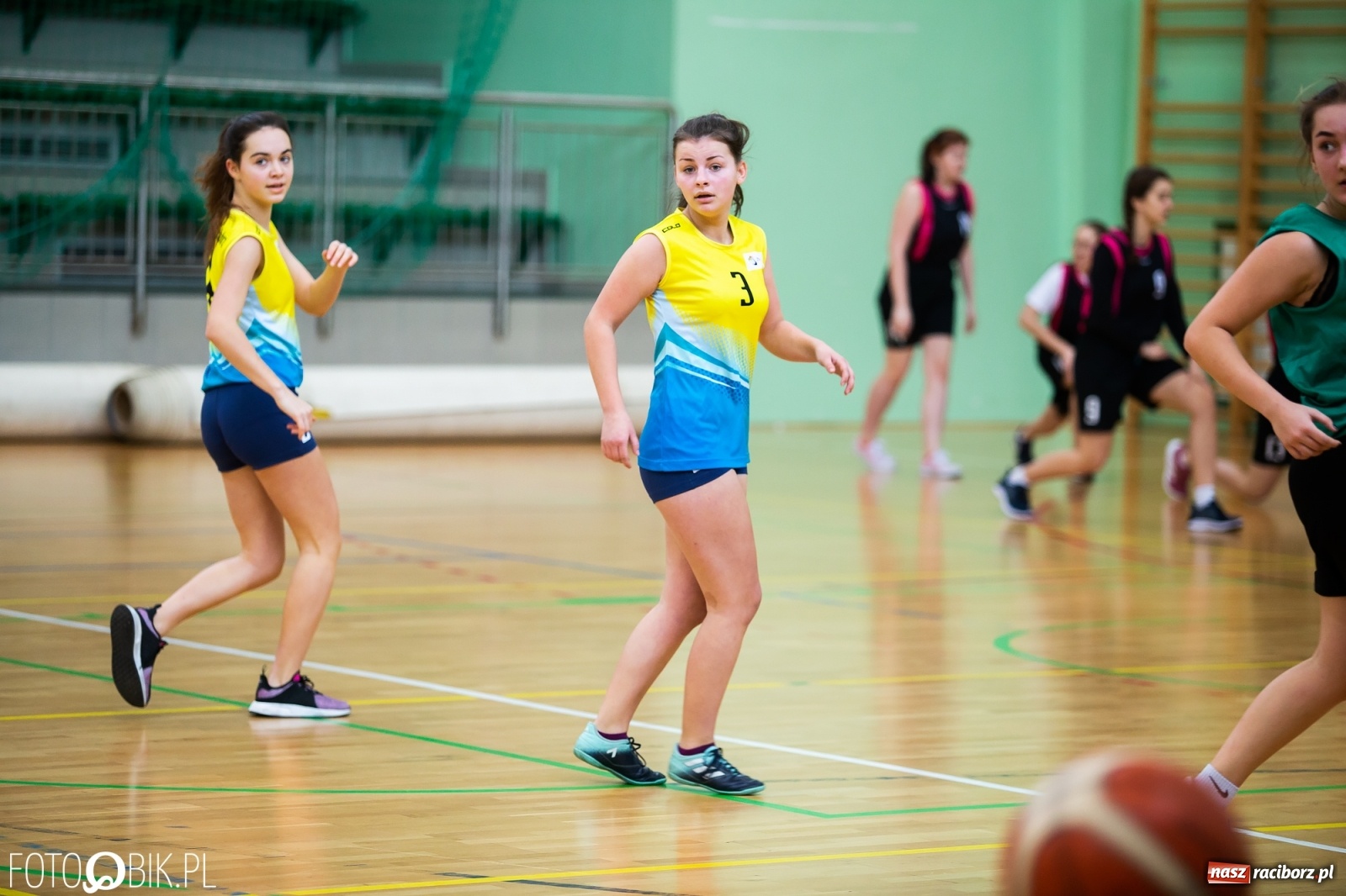 Zdjęcie w galerii na portalu naszraciborz.pl: Miejskie finały koszykówki dziewcząt w Arenie Rafako wiadomości z regionu