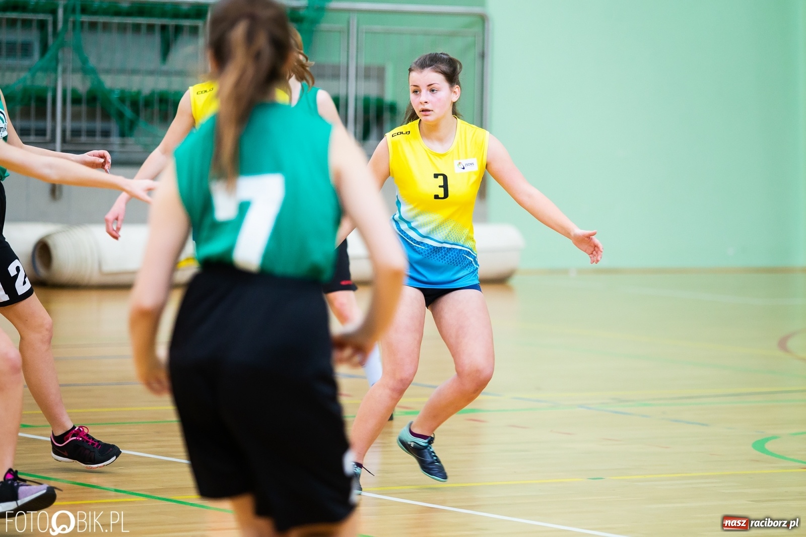 Zdjęcie w galerii na portalu naszraciborz.pl: Miejskie finały koszykówki dziewcząt w Arenie Rafako wiadomości z regionu