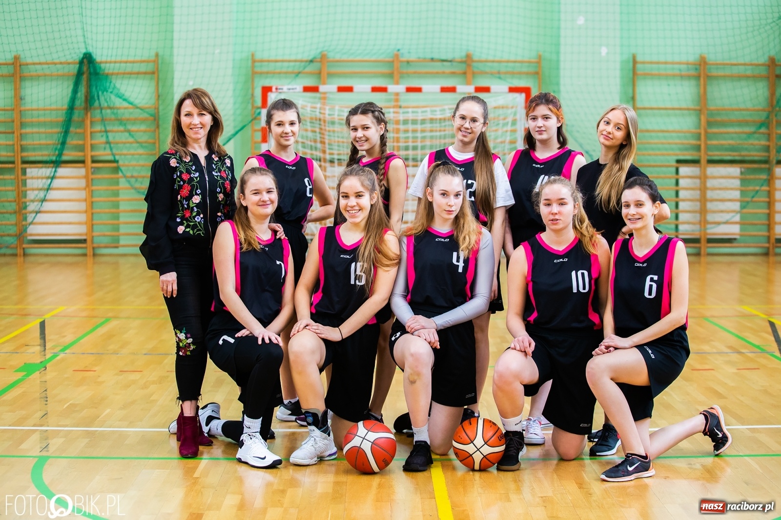 Zdjęcie w galerii na portalu naszraciborz.pl: Miejskie finały koszykówki dziewcząt w Arenie Rafako wiadomości z regionu