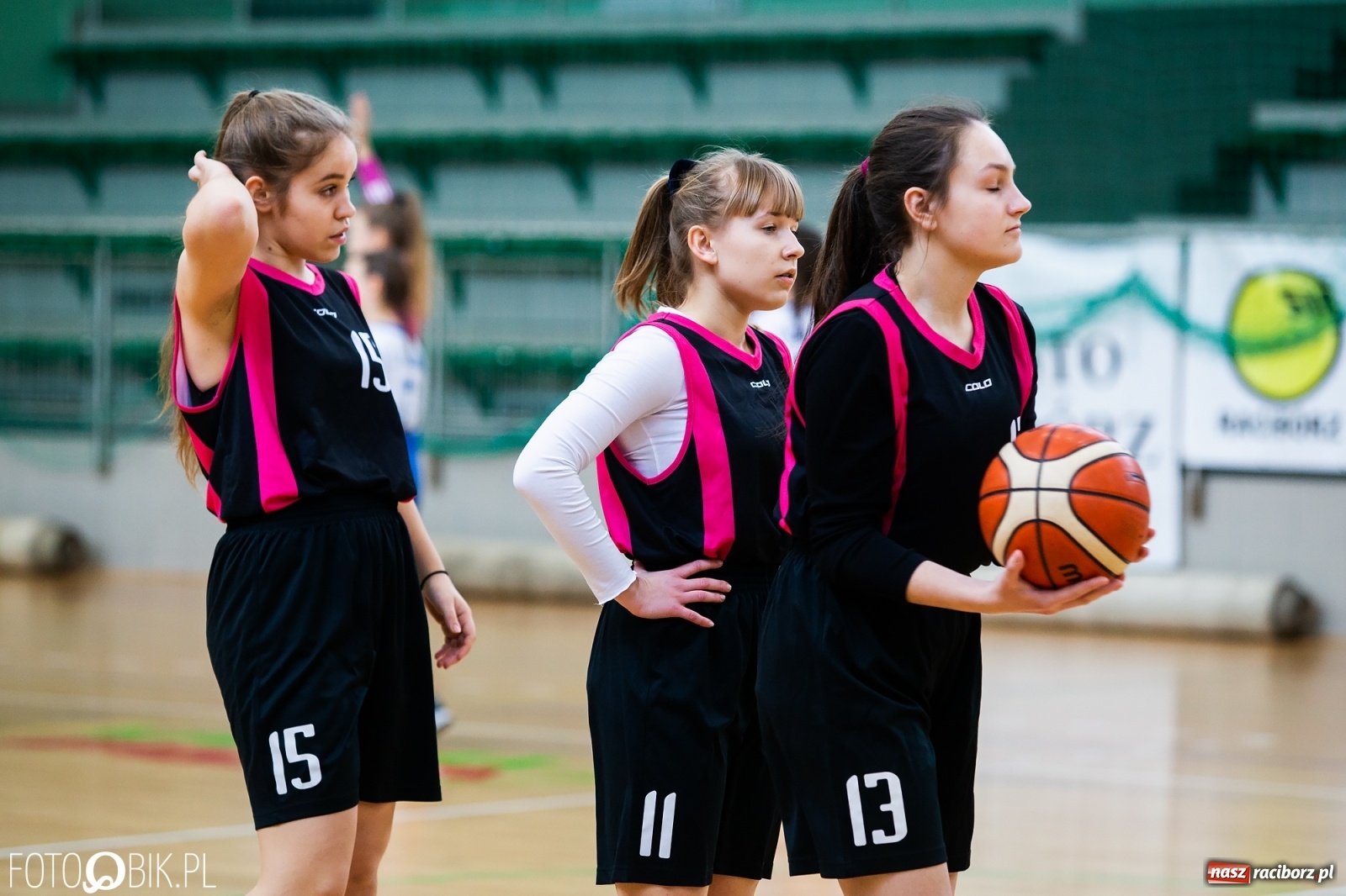 Zdjęcie w galerii na portalu naszraciborz.pl: Miejskie finały koszykówki dziewcząt w Arenie Rafako wiadomości z regionu