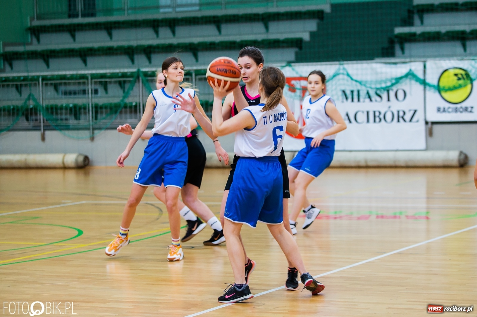 Zdjęcie w galerii na portalu naszraciborz.pl: Miejskie finały koszykówki dziewcząt w Arenie Rafako wiadomości z regionu