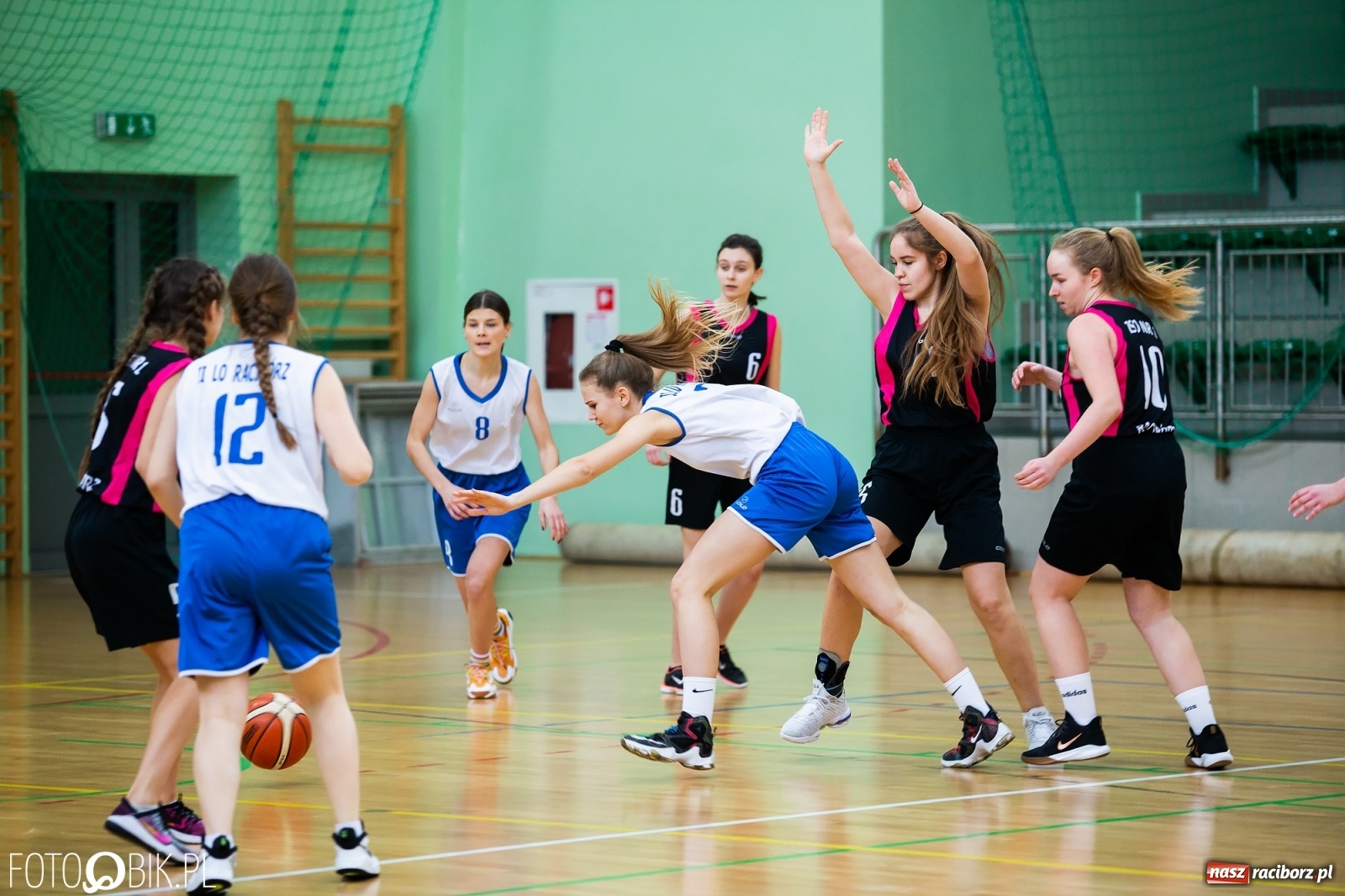 Zdjęcie w galerii na portalu naszraciborz.pl: Miejskie finały koszykówki dziewcząt w Arenie Rafako wiadomości z regionu