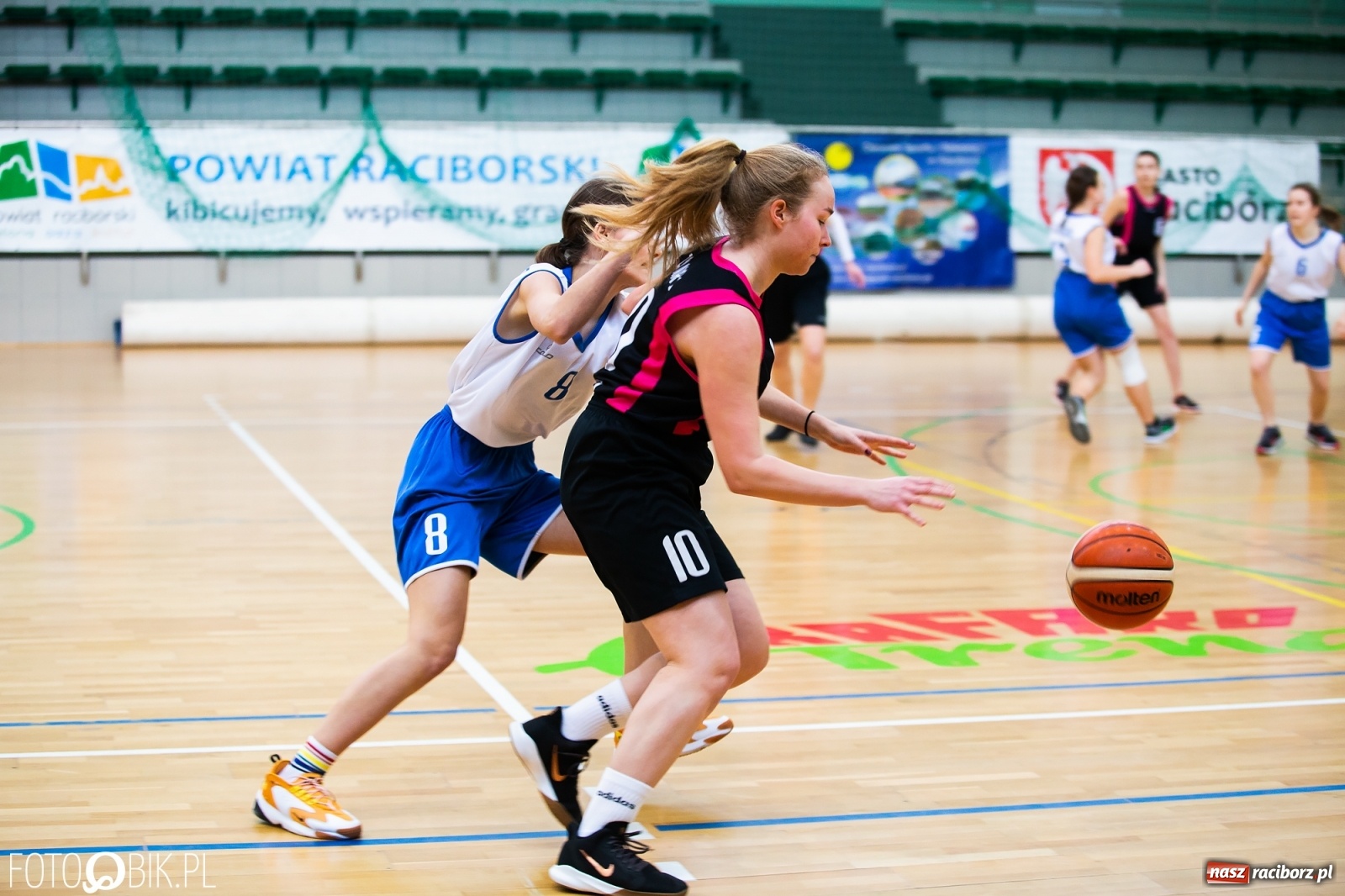 Zdjęcie w galerii na portalu naszraciborz.pl: Miejskie finały koszykówki dziewcząt w Arenie Rafako wiadomości z regionu