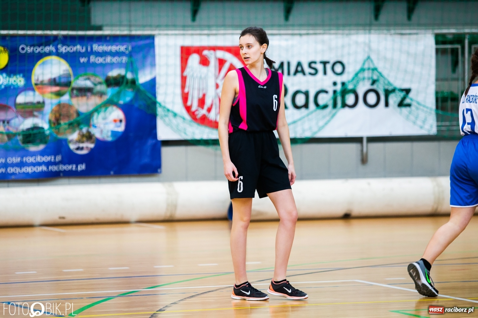 Zdjęcie w galerii na portalu naszraciborz.pl: Miejskie finały koszykówki dziewcząt w Arenie Rafako wiadomości z regionu