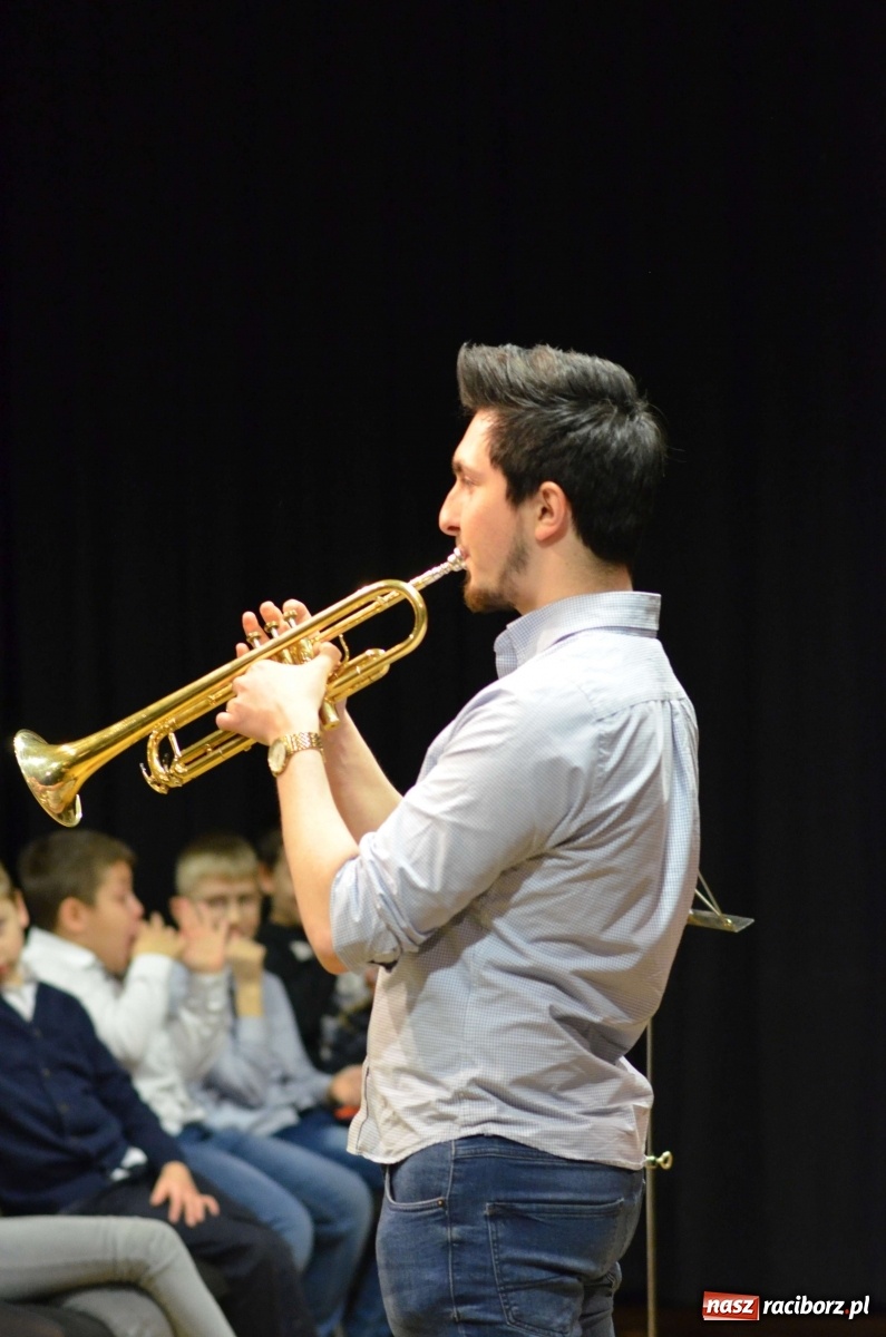 Zdjęcie w galerii na portalu naszraciborz.pl:  Trąbka&Piano - muzyczni bohaterowie koncertów umuzykalniających  wiadomości z regionu