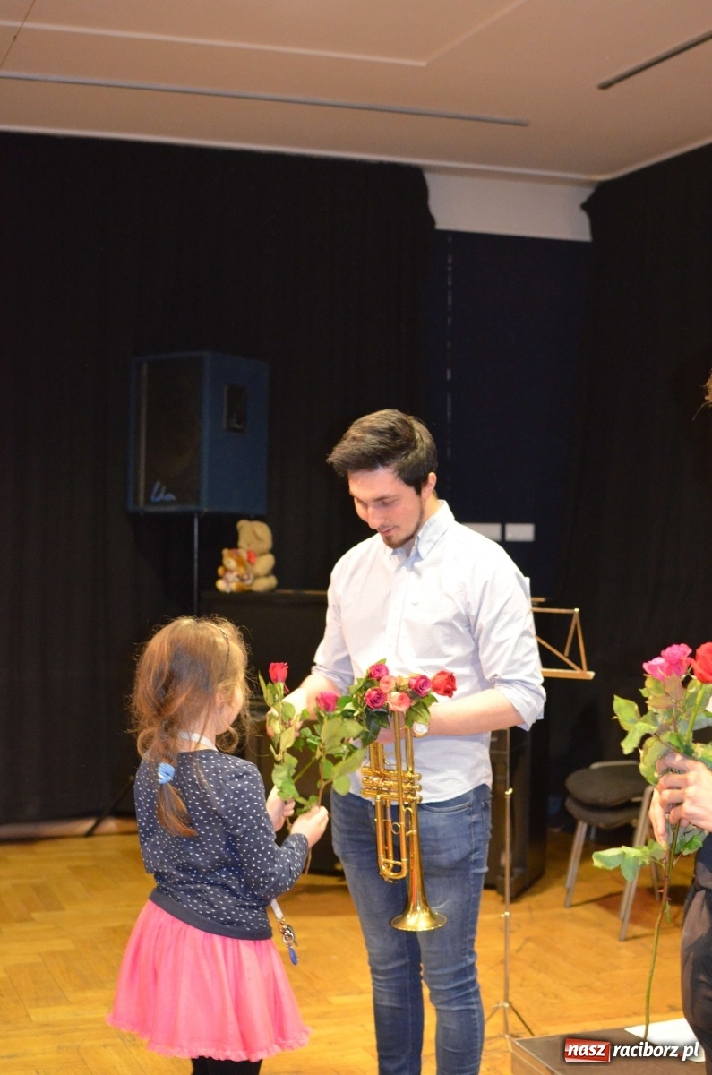 Zdjęcie w galerii na portalu naszraciborz.pl:  Trąbka&Piano - muzyczni bohaterowie koncertów umuzykalniających  wiadomości z regionu