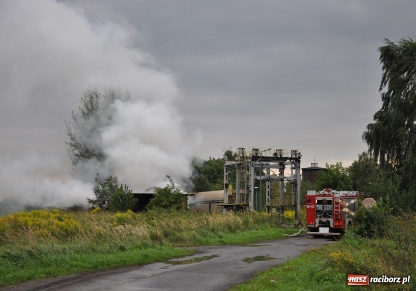Zdjęcie w galerii na portalu naszraciborz.pl: Pożar na terenie lokomotywowni wiadomości z regionu