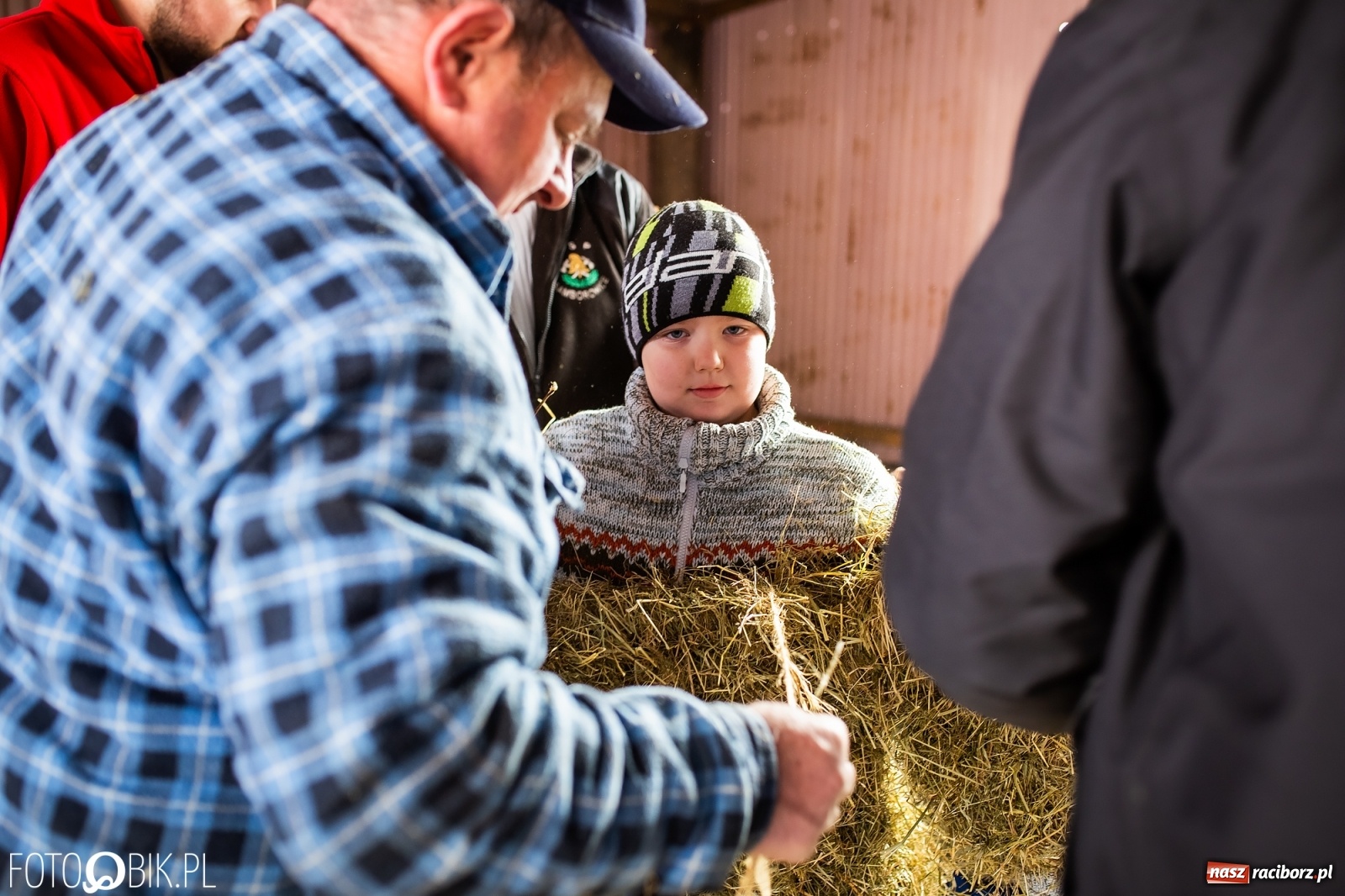 Zdjęcie w galerii na portalu naszraciborz.pl: Wodzenie niedźwiedzia w Samborowicach. Tak wieś żegna karnawał [FOTO i WIDEO] wiadomości z regionu