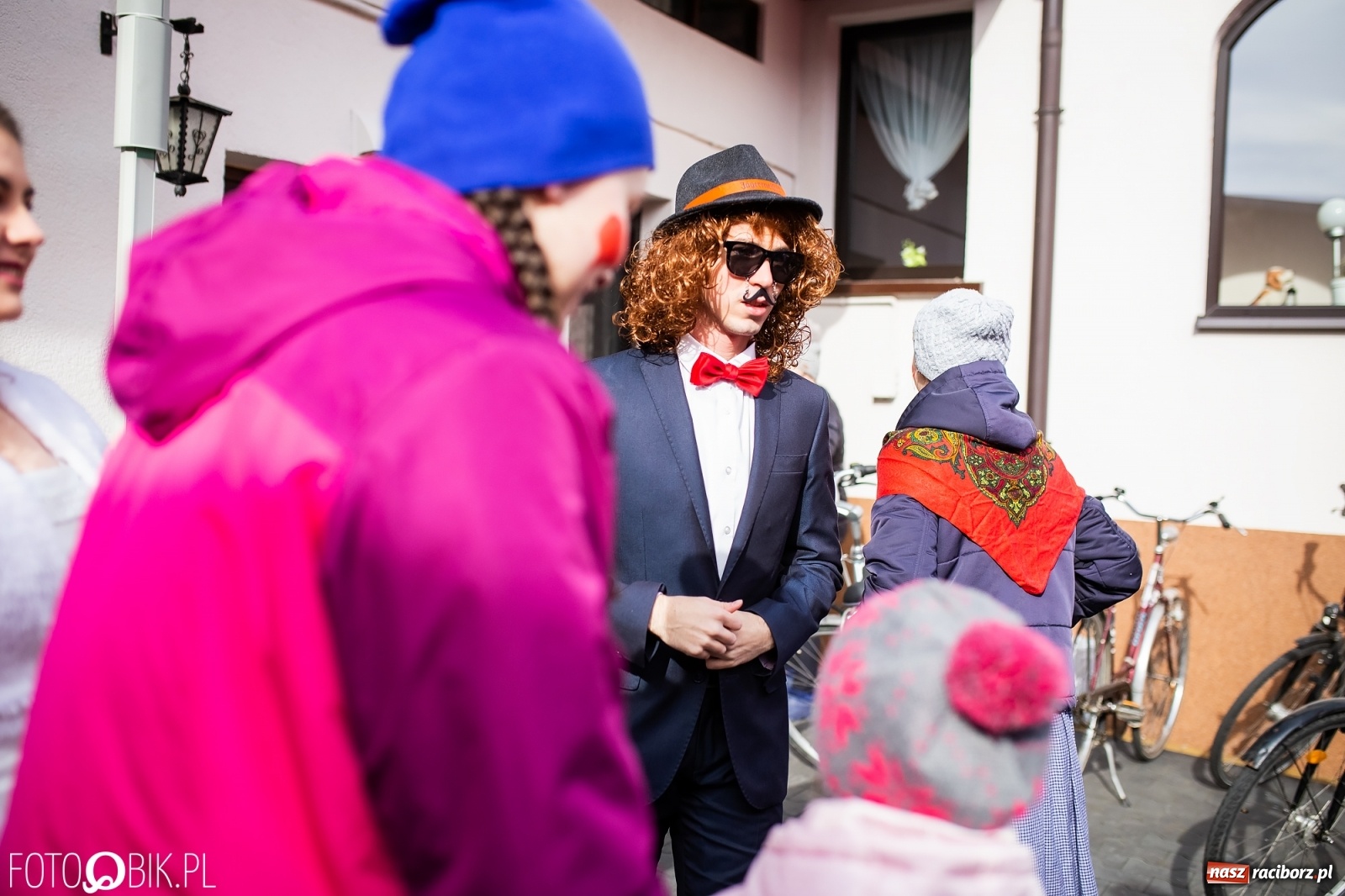 Zdjęcie w galerii na portalu naszraciborz.pl: Wodzenie niedźwiedzia w Samborowicach. Tak wieś żegna karnawał [FOTO i WIDEO] wiadomości z regionu