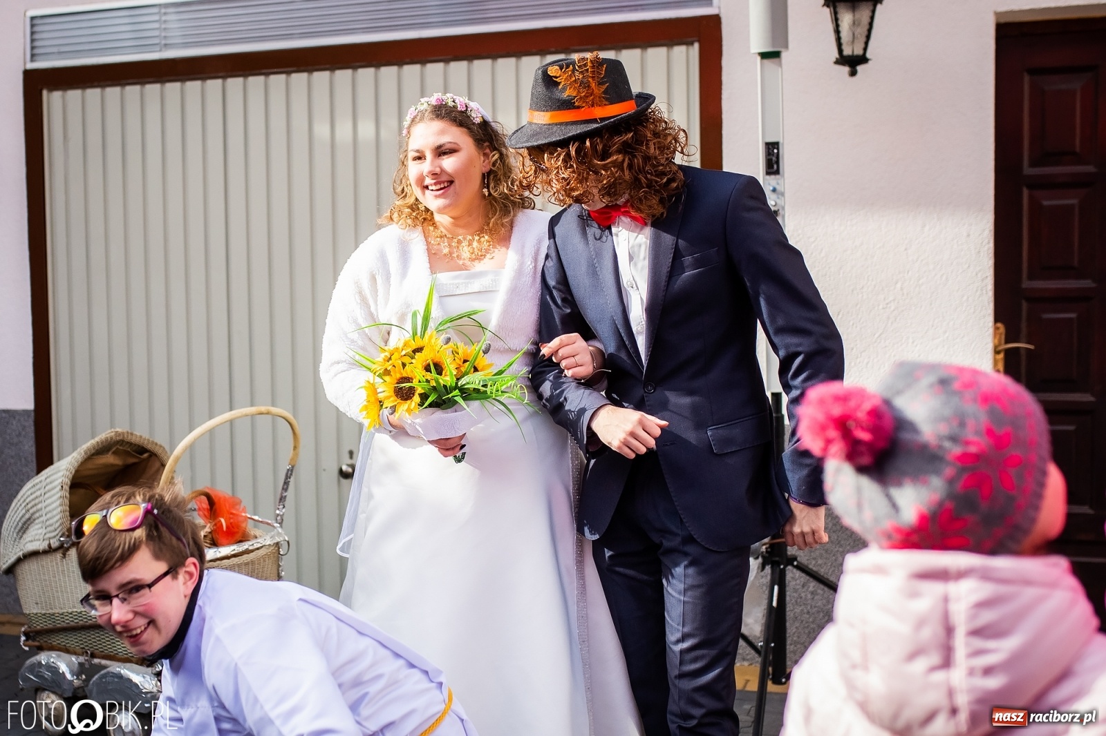 Zdjęcie w galerii na portalu naszraciborz.pl: Wodzenie niedźwiedzia w Samborowicach. Tak wieś żegna karnawał [FOTO i WIDEO] wiadomości z regionu