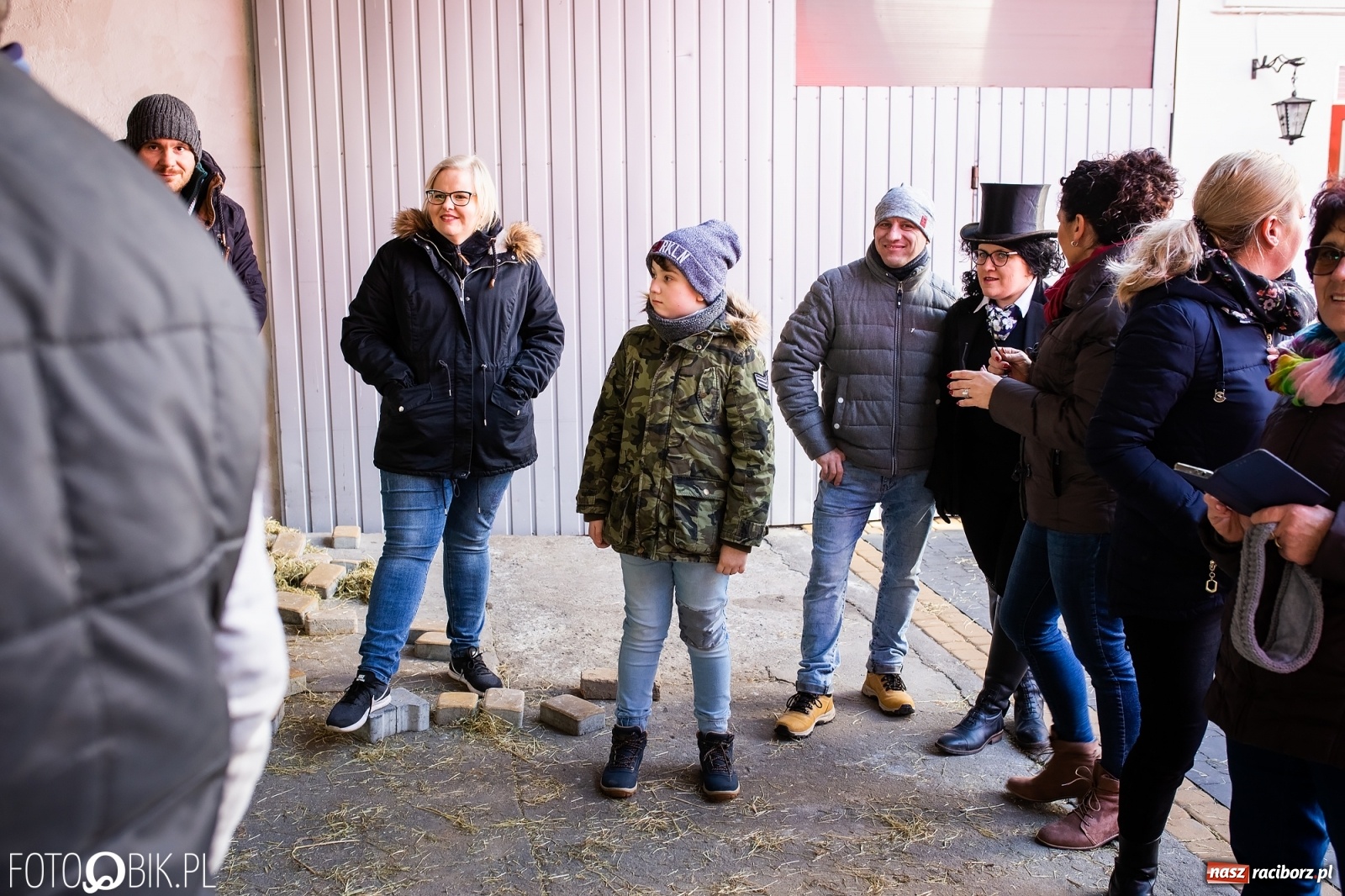 Zdjęcie w galerii na portalu naszraciborz.pl: Wodzenie niedźwiedzia w Samborowicach. Tak wieś żegna karnawał [FOTO i WIDEO] wiadomości z regionu