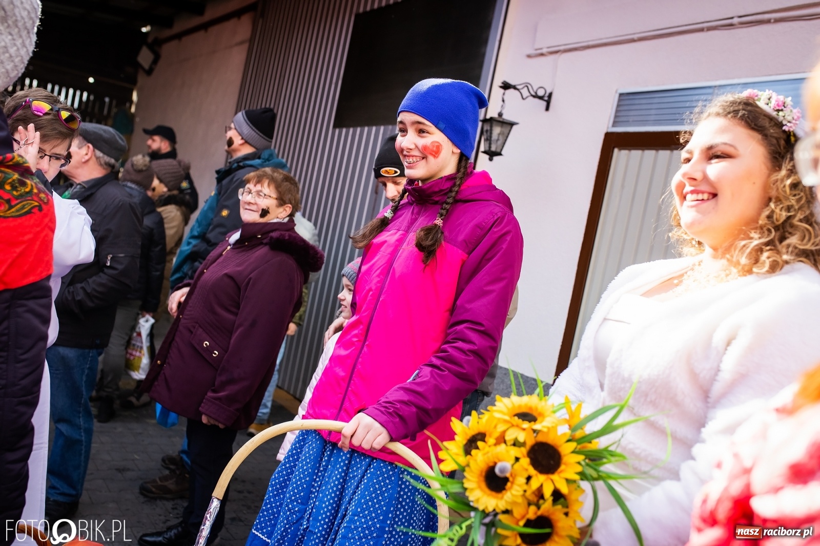 Zdjęcie w galerii na portalu naszraciborz.pl: Wodzenie niedźwiedzia w Samborowicach. Tak wieś żegna karnawał [FOTO i WIDEO] wiadomości z regionu