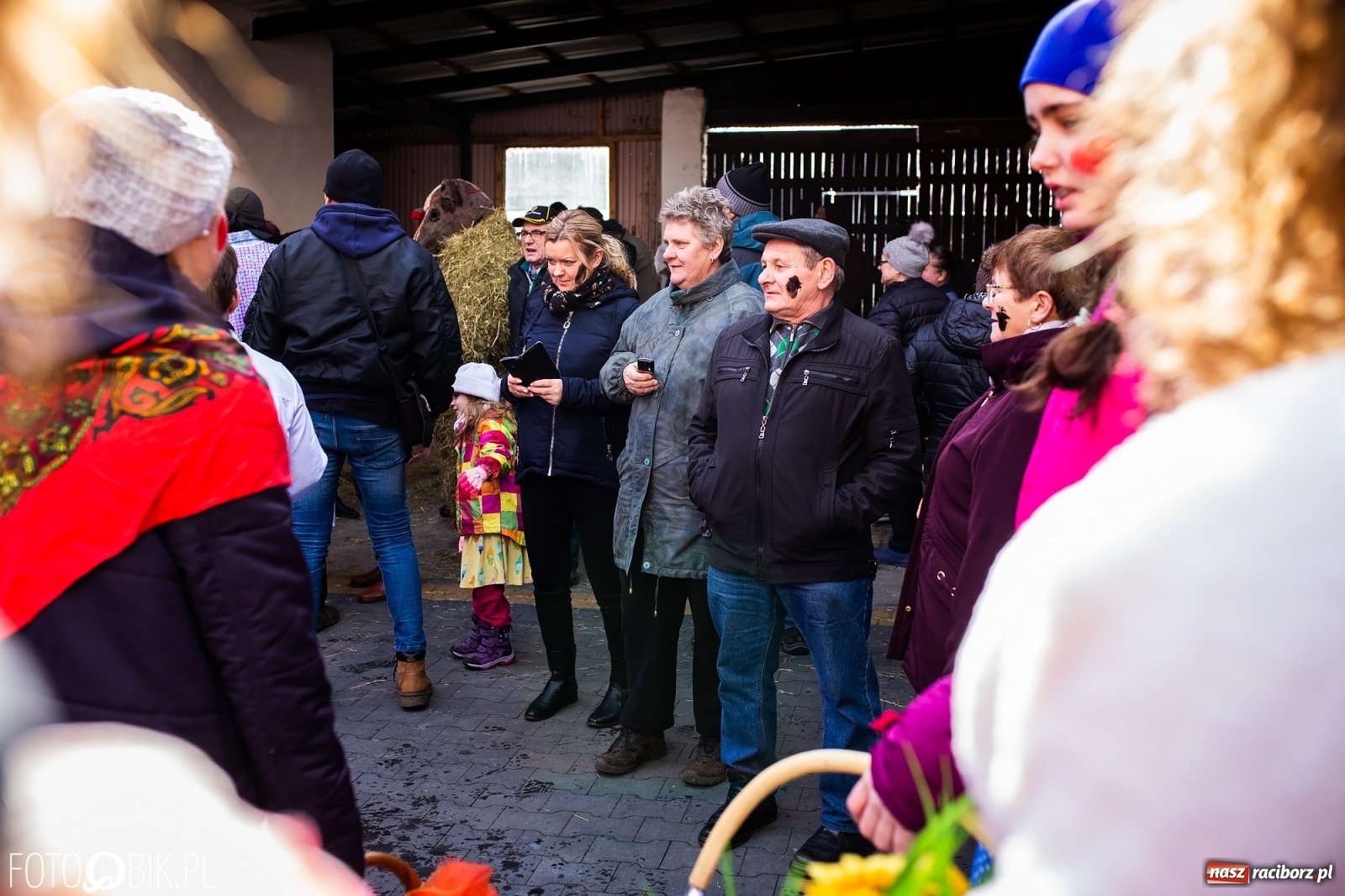 Zdjęcie w galerii na portalu naszraciborz.pl: Wodzenie niedźwiedzia w Samborowicach. Tak wieś żegna karnawał [FOTO i WIDEO] wiadomości z regionu