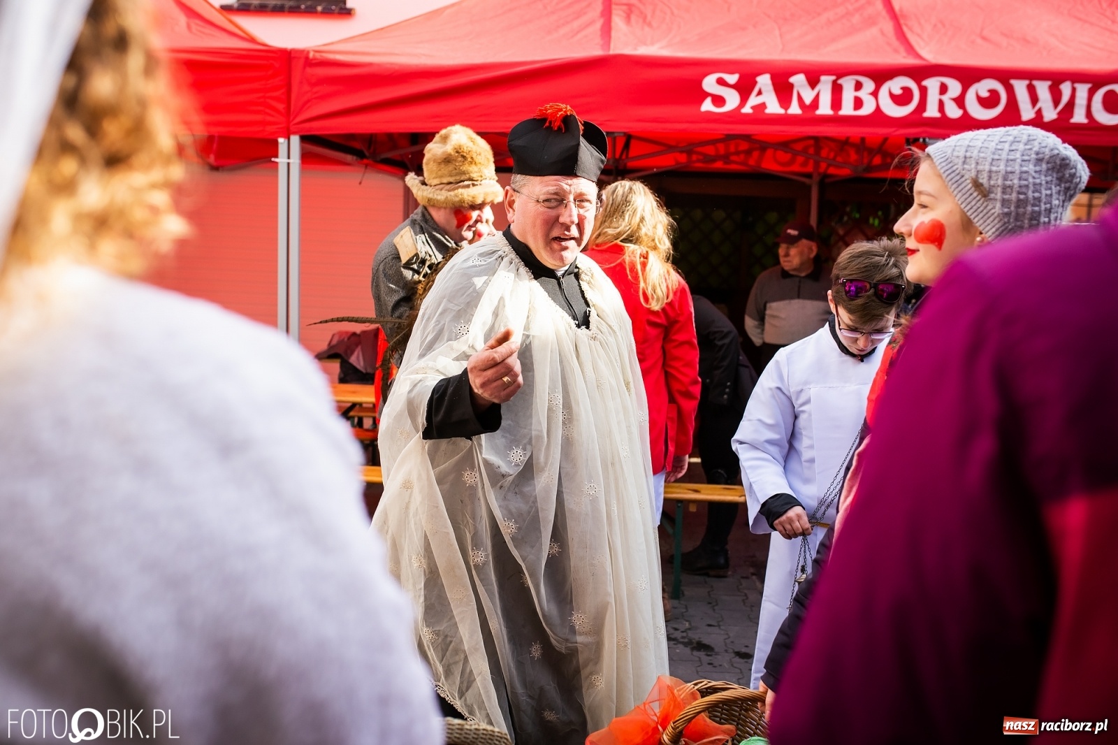 Zdjęcie w galerii na portalu naszraciborz.pl: Wodzenie niedźwiedzia w Samborowicach. Tak wieś żegna karnawał [FOTO i WIDEO] wiadomości z regionu