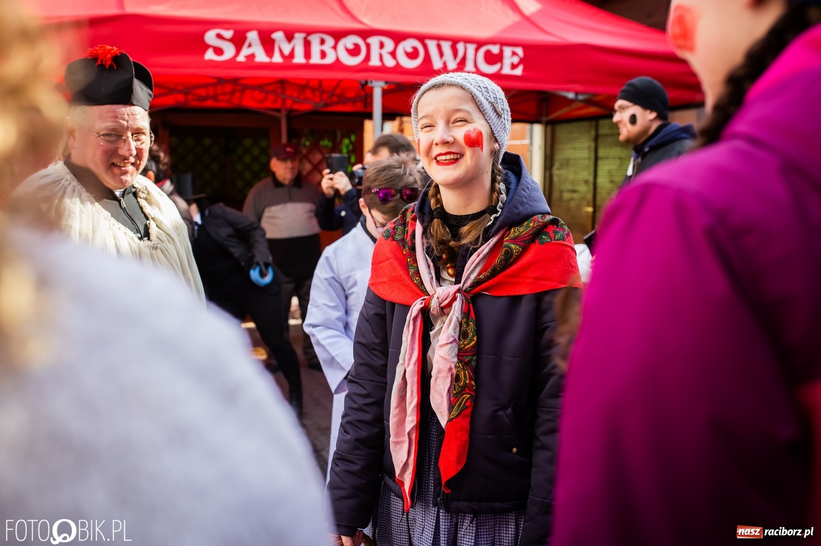 Zdjęcie w galerii na portalu naszraciborz.pl: Wodzenie niedźwiedzia w Samborowicach. Tak wieś żegna karnawał [FOTO i WIDEO] wiadomości z regionu