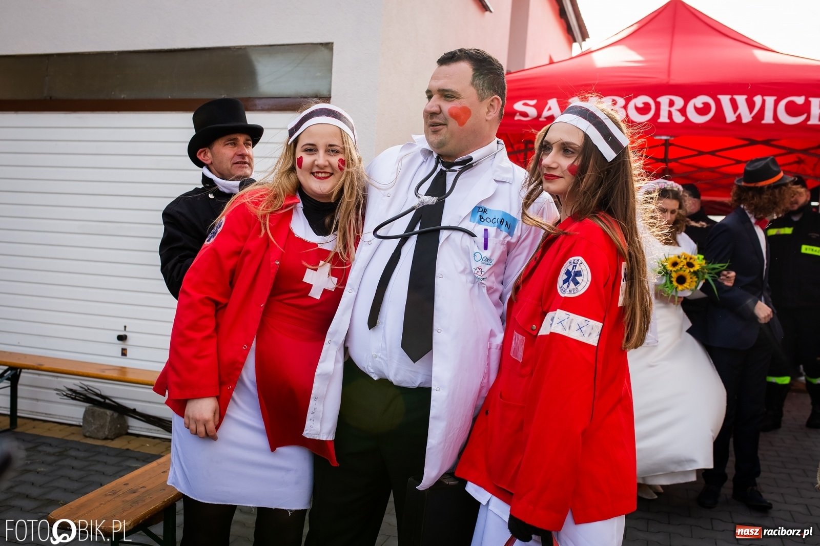 Zdjęcie w galerii na portalu naszraciborz.pl: Wodzenie niedźwiedzia w Samborowicach. Tak wieś żegna karnawał [FOTO i WIDEO] wiadomości z regionu