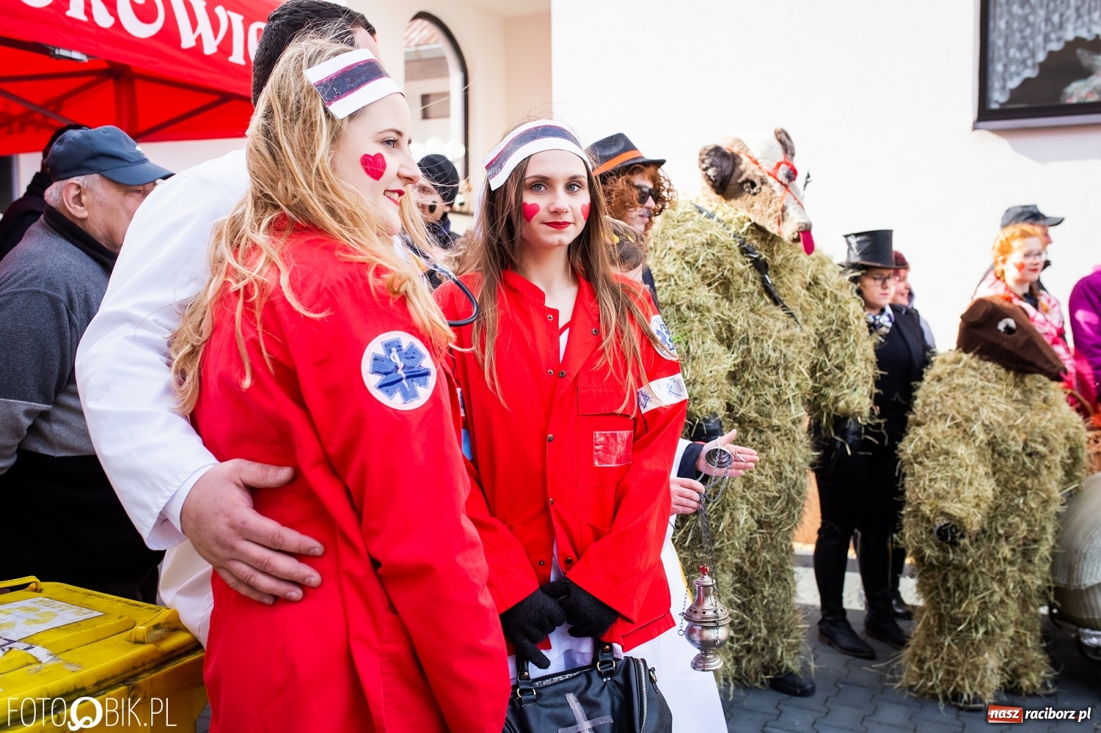 Zdjęcie w galerii na portalu naszraciborz.pl: Wodzenie niedźwiedzia w Samborowicach. Tak wieś żegna karnawał [FOTO i WIDEO] wiadomości z regionu