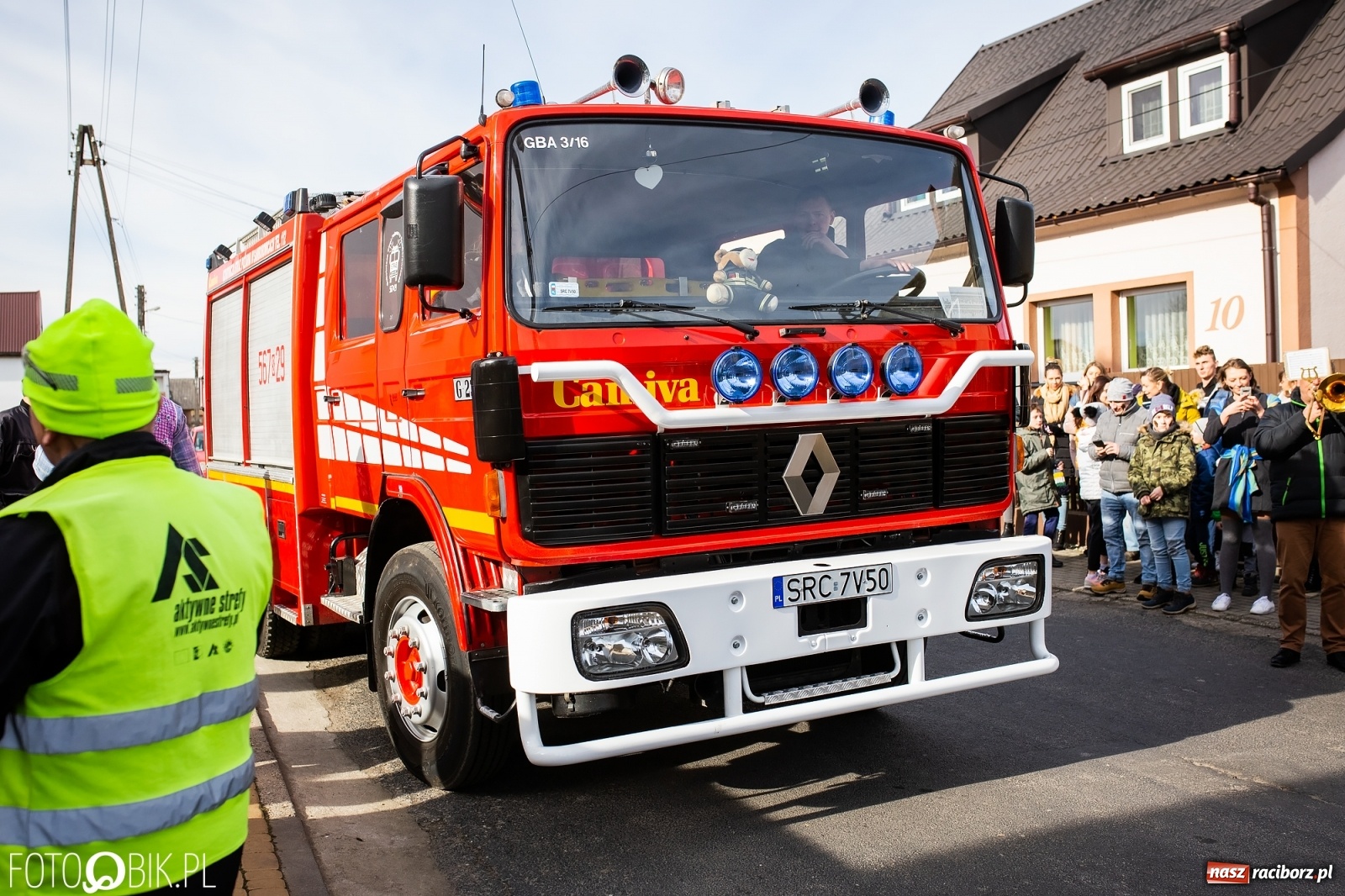 Zdjęcie w galerii na portalu naszraciborz.pl: Wodzenie niedźwiedzia w Samborowicach. Tak wieś żegna karnawał [FOTO i WIDEO] wiadomości z regionu