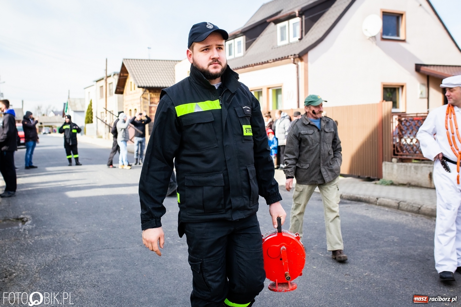 Zdjęcie w galerii na portalu naszraciborz.pl: Wodzenie niedźwiedzia w Samborowicach. Tak wieś żegna karnawał [FOTO i WIDEO] wiadomości z regionu