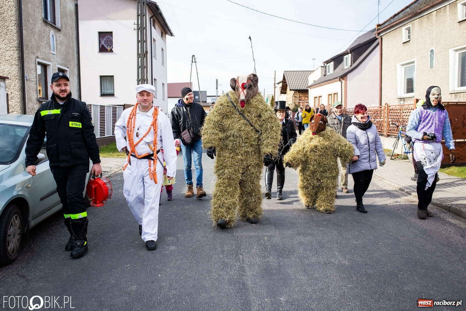 Zdjęcie w galerii na portalu naszraciborz.pl: Wodzenie niedźwiedzia w Samborowicach. Tak wieś żegna karnawał [FOTO i WIDEO] wiadomości z regionu