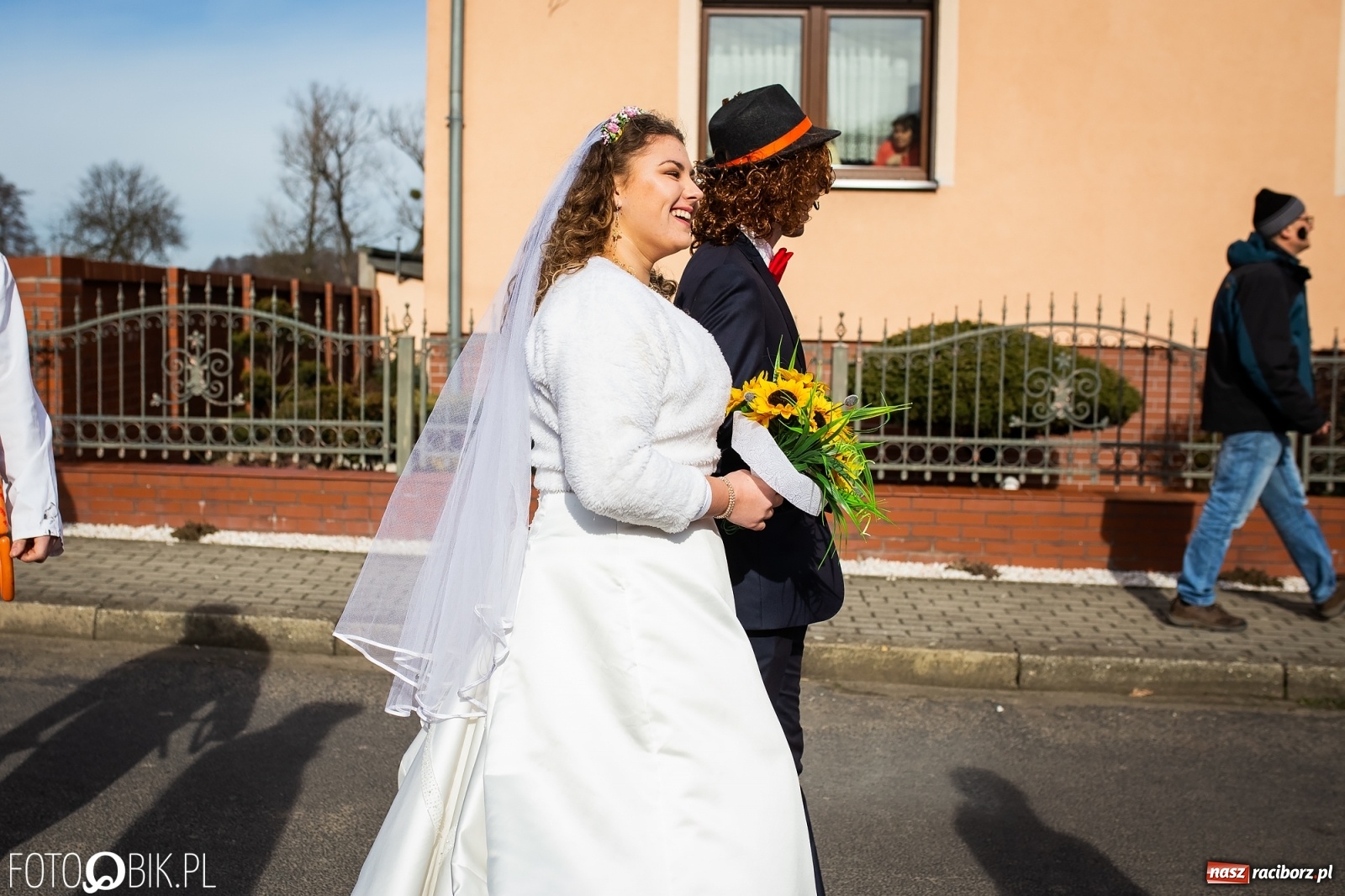 Zdjęcie w galerii na portalu naszraciborz.pl: Wodzenie niedźwiedzia w Samborowicach. Tak wieś żegna karnawał [FOTO i WIDEO] wiadomości z regionu
