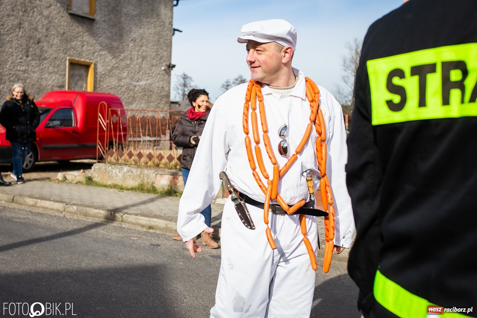 Zdjęcie w galerii na portalu naszraciborz.pl: Wodzenie niedźwiedzia w Samborowicach. Tak wieś żegna karnawał [FOTO i WIDEO] wiadomości z regionu