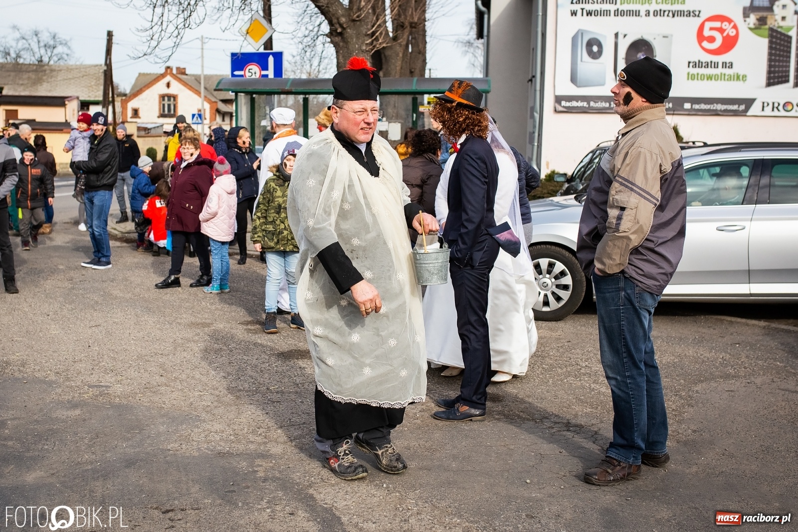 Zdjęcie w galerii na portalu naszraciborz.pl: Wodzenie niedźwiedzia w Samborowicach. Tak wieś żegna karnawał [FOTO i WIDEO] wiadomości z regionu