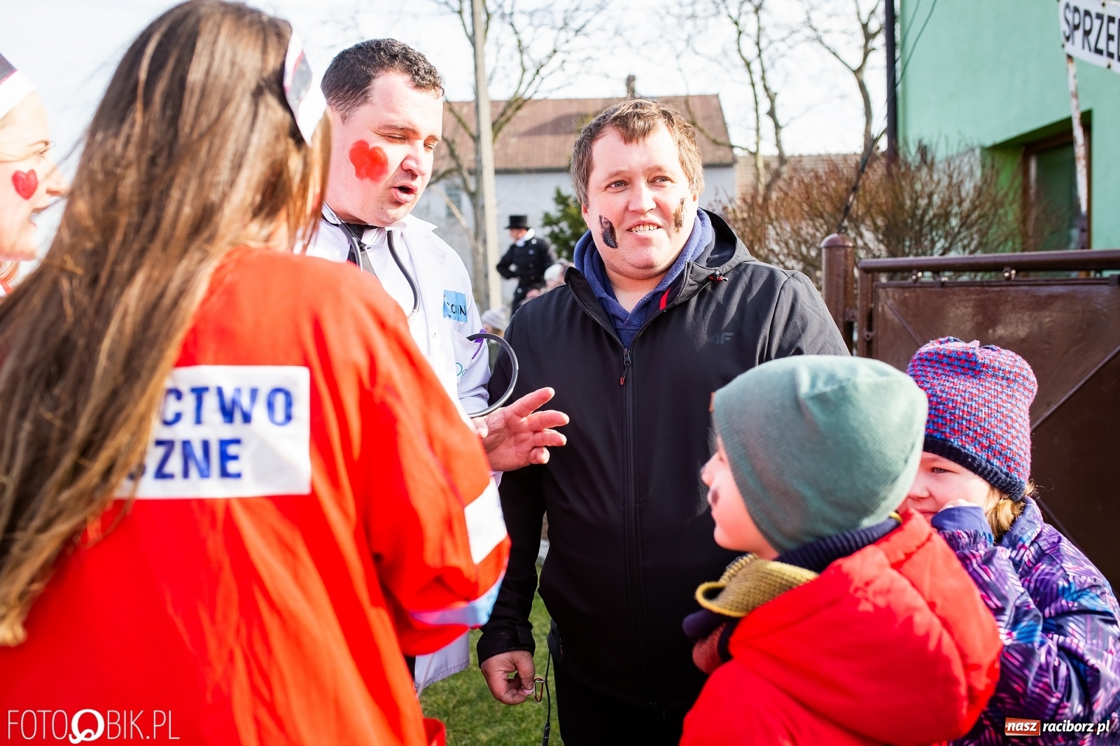 Zdjęcie w galerii na portalu naszraciborz.pl: Wodzenie niedźwiedzia w Samborowicach. Tak wieś żegna karnawał [FOTO i WIDEO] wiadomości z regionu