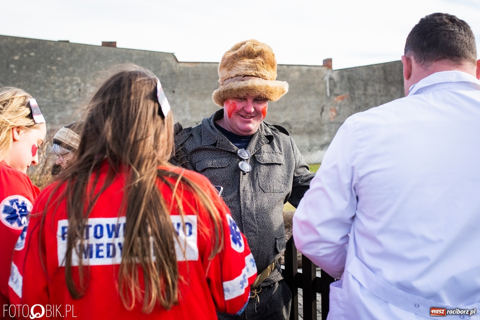 Zdjęcie w galerii na portalu naszraciborz.pl: Wodzenie niedźwiedzia w Samborowicach. Tak wieś żegna karnawał [FOTO i WIDEO] wiadomości z regionu