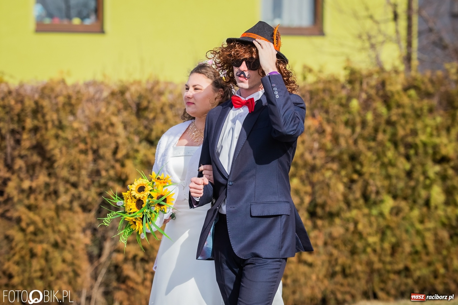 Zdjęcie w galerii na portalu naszraciborz.pl: Wodzenie niedźwiedzia w Samborowicach. Tak wieś żegna karnawał [FOTO i WIDEO] wiadomości z regionu