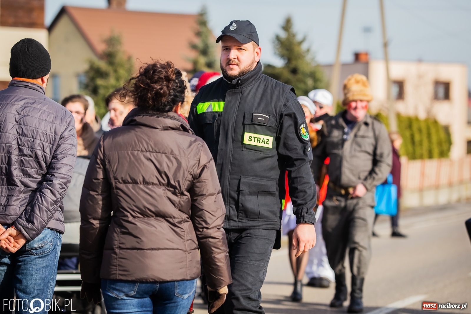Zdjęcie w galerii na portalu naszraciborz.pl: Wodzenie niedźwiedzia w Samborowicach. Tak wieś żegna karnawał [FOTO i WIDEO] wiadomości z regionu