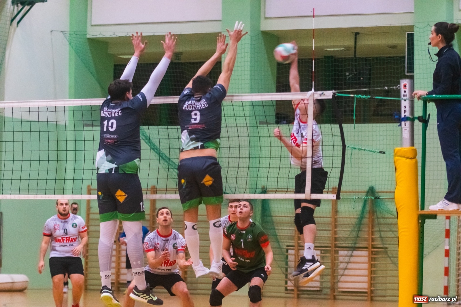 Zdjęcie w galerii na portalu naszraciborz.pl: Siatkówka. AZS Rafako lepszy od Rudzińca [FOTO i WIDEO] wiadomości z regionu