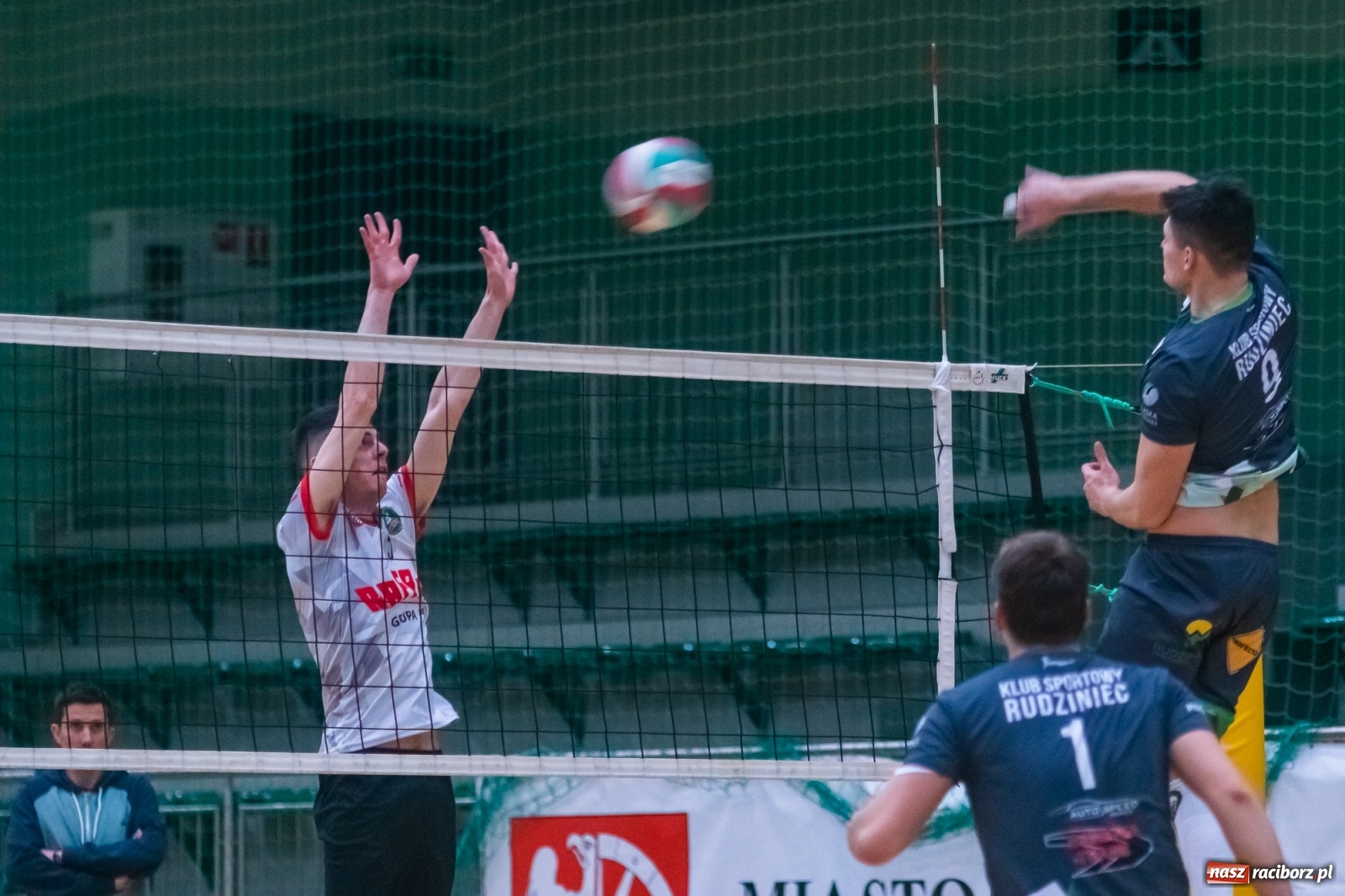 Zdjęcie w galerii na portalu naszraciborz.pl: Siatkówka. AZS Rafako lepszy od Rudzińca [FOTO i WIDEO] wiadomości z regionu