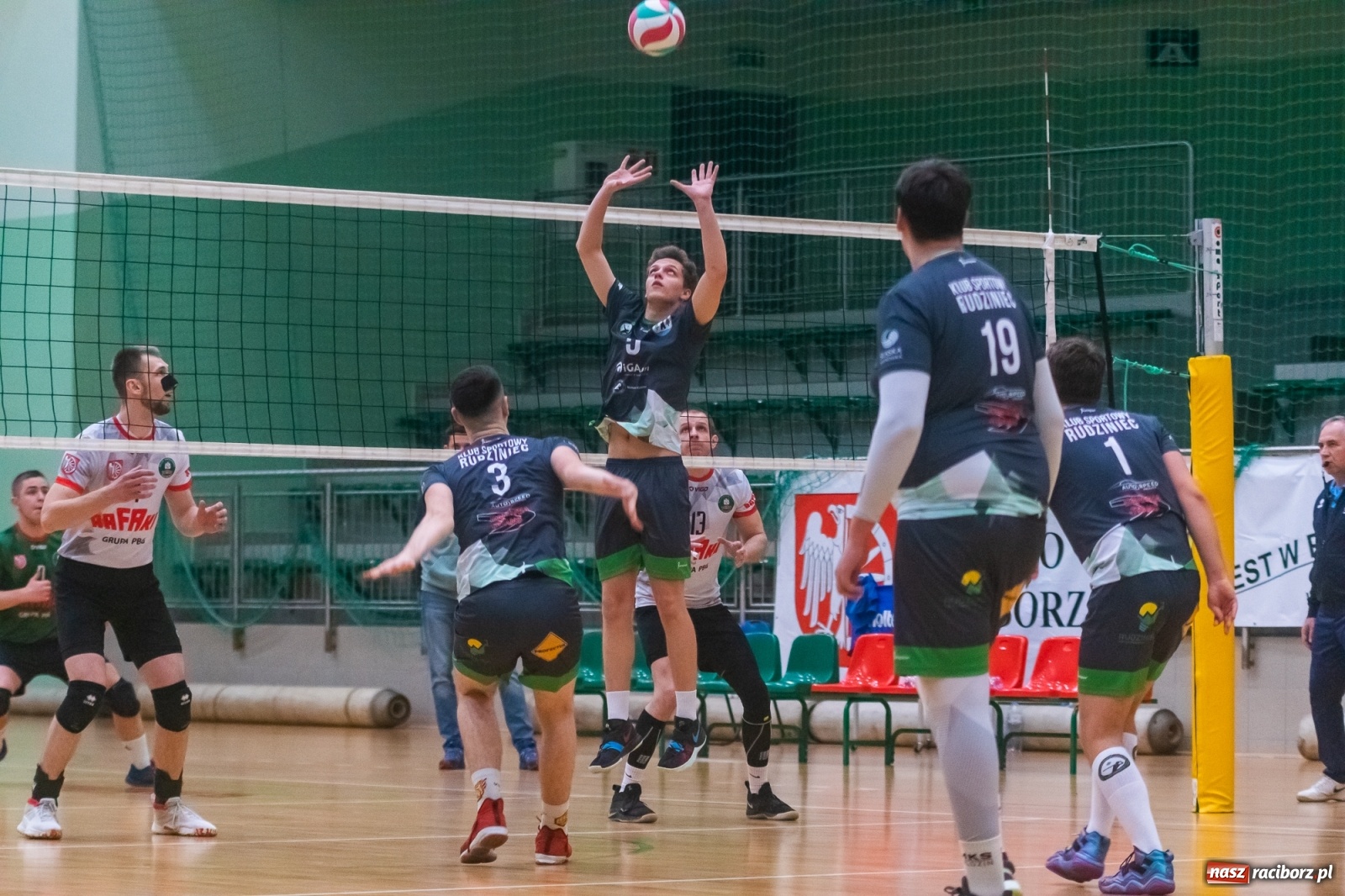Zdjęcie w galerii na portalu naszraciborz.pl: Siatkówka. AZS Rafako lepszy od Rudzińca [FOTO i WIDEO] wiadomości z regionu