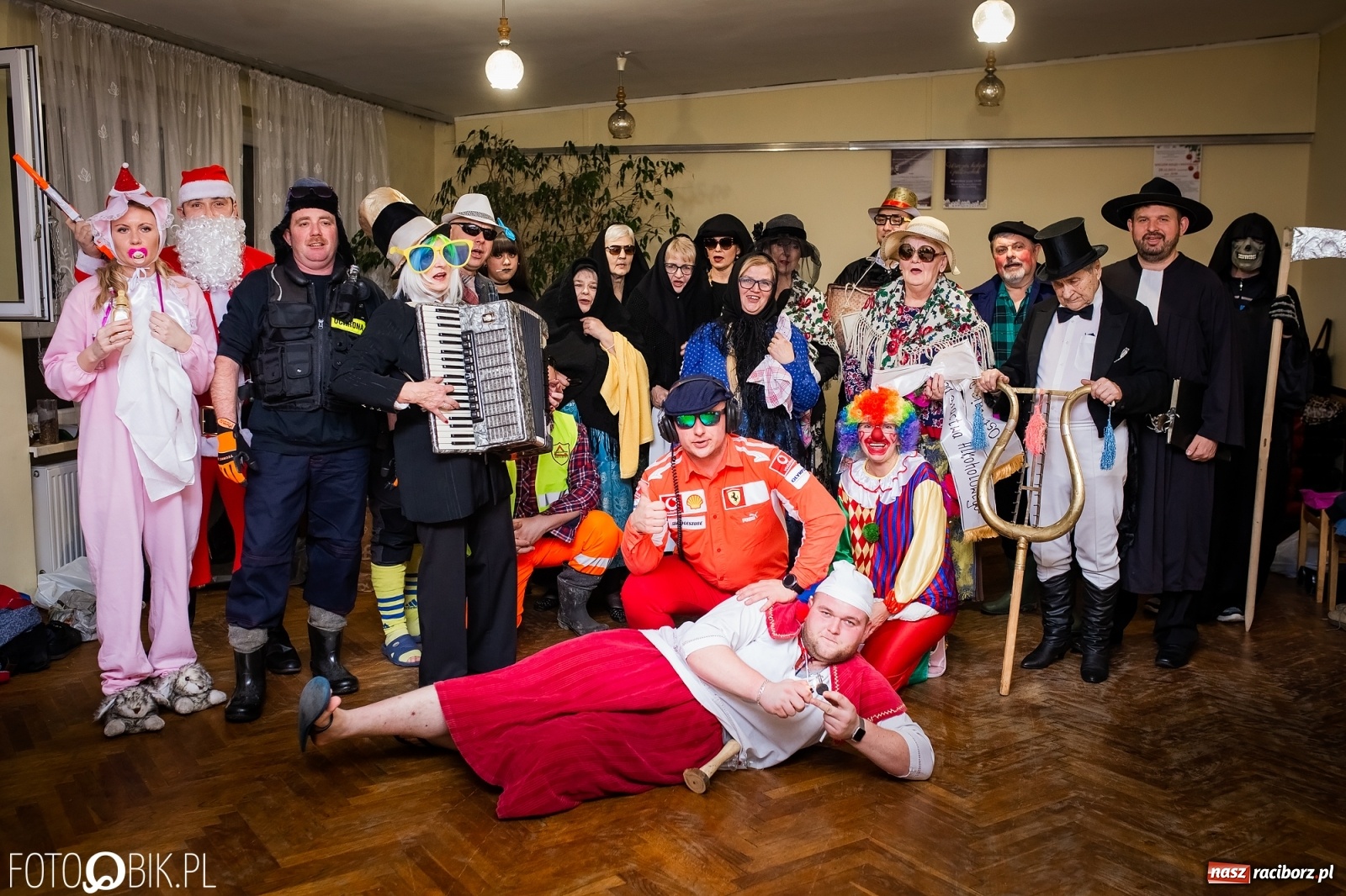 Zdjęcie w galerii na portalu naszraciborz.pl: I po karnawale. Pogrzebanie basa w Krzanowicach [FOTO i WIDEO] wiadomości z regionu