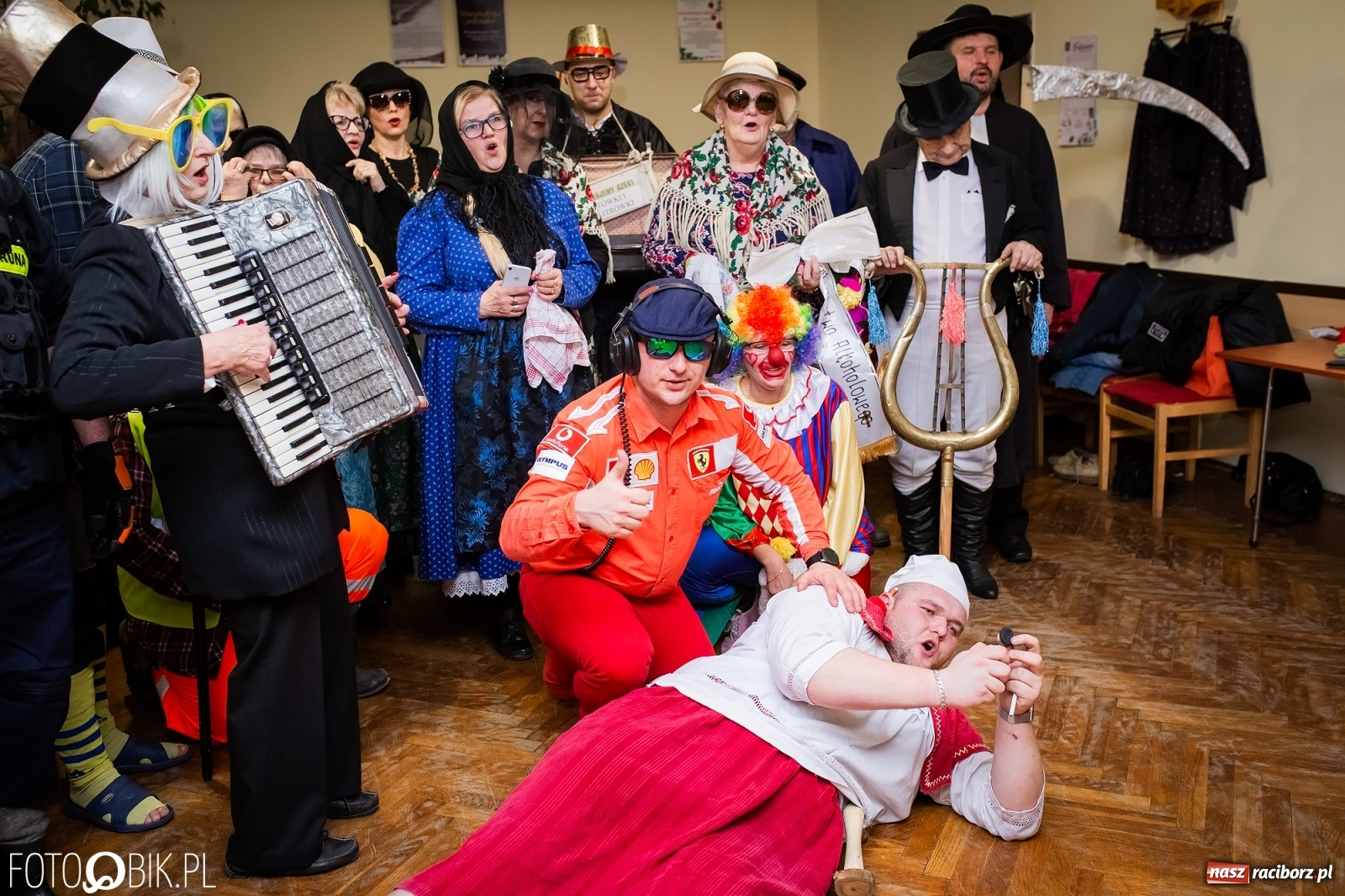 Zdjęcie w galerii na portalu naszraciborz.pl: I po karnawale. Pogrzebanie basa w Krzanowicach [FOTO i WIDEO] wiadomości z regionu