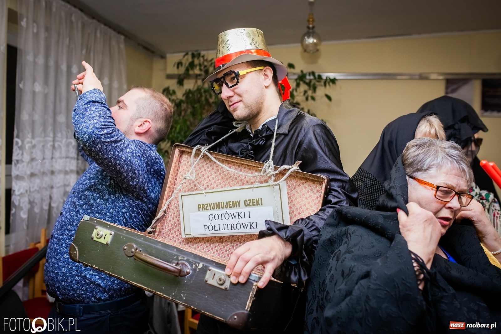 Zdjęcie w galerii na portalu naszraciborz.pl: I po karnawale. Pogrzebanie basa w Krzanowicach [FOTO i WIDEO] wiadomości z regionu