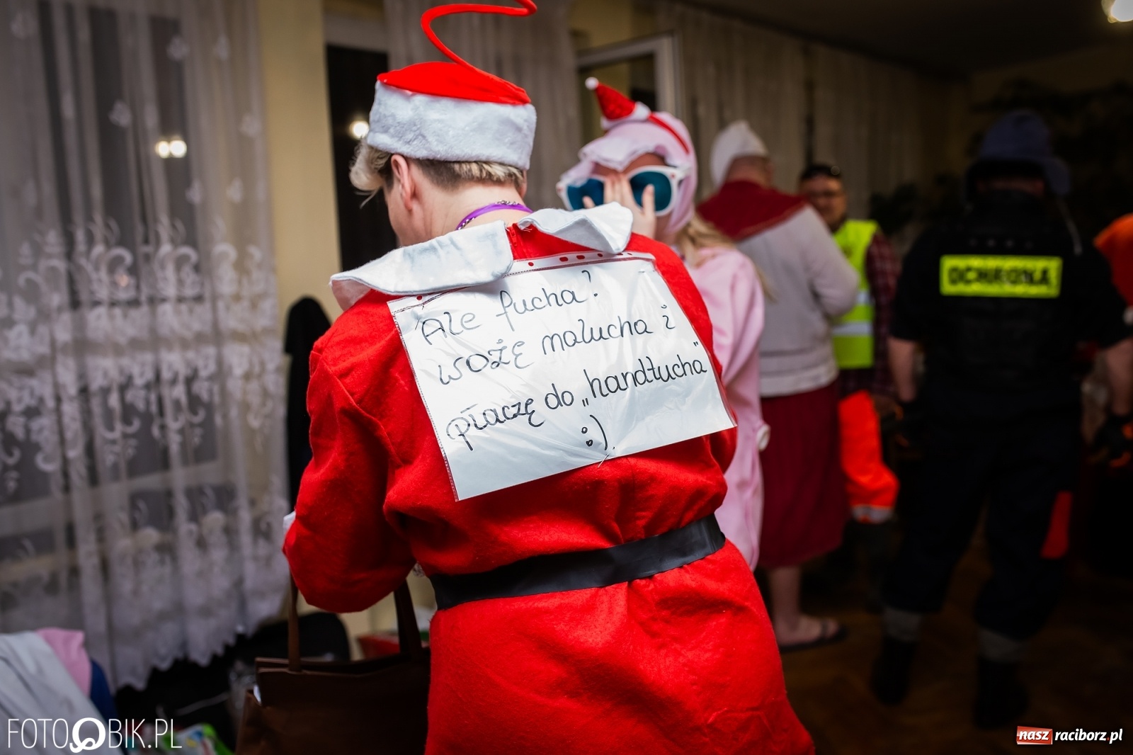 Zdjęcie w galerii na portalu naszraciborz.pl: I po karnawale. Pogrzebanie basa w Krzanowicach [FOTO i WIDEO] wiadomości z regionu
