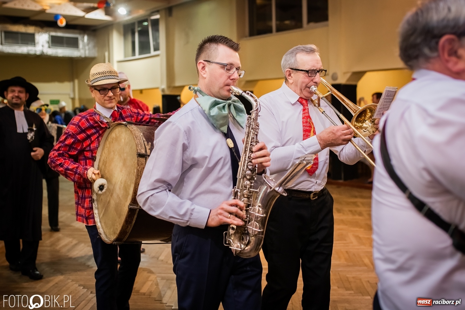 Zdjęcie w galerii na portalu naszraciborz.pl: I po karnawale. Pogrzebanie basa w Krzanowicach [FOTO i WIDEO] wiadomości z regionu