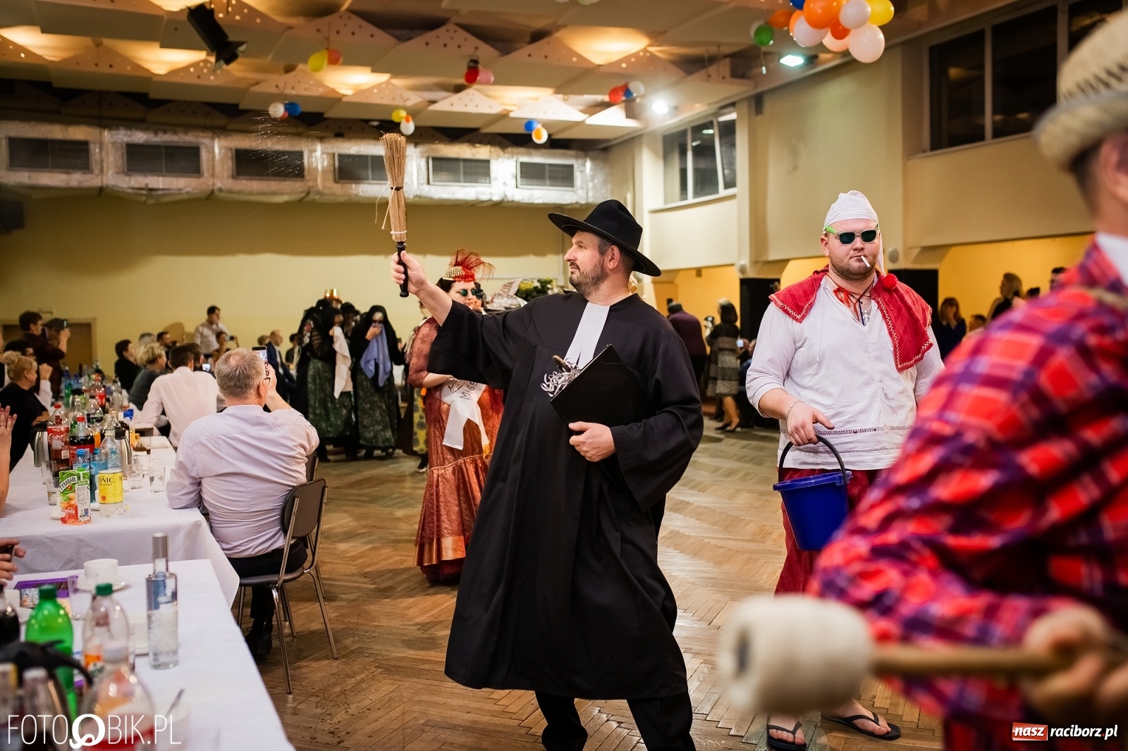 Zdjęcie w galerii na portalu naszraciborz.pl: I po karnawale. Pogrzebanie basa w Krzanowicach [FOTO i WIDEO] wiadomości z regionu