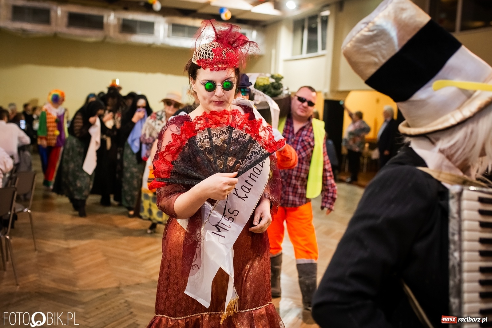 Zdjęcie w galerii na portalu naszraciborz.pl: I po karnawale. Pogrzebanie basa w Krzanowicach [FOTO i WIDEO] wiadomości z regionu