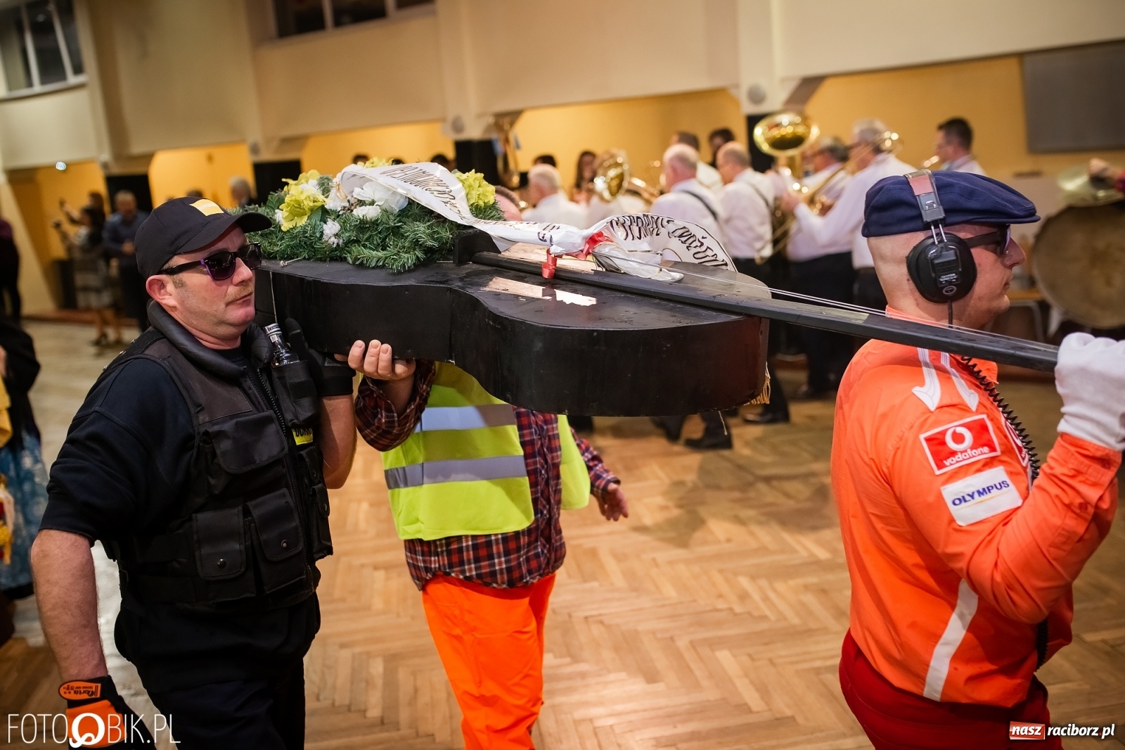 Zdjęcie w galerii na portalu naszraciborz.pl: I po karnawale. Pogrzebanie basa w Krzanowicach [FOTO i WIDEO] wiadomości z regionu