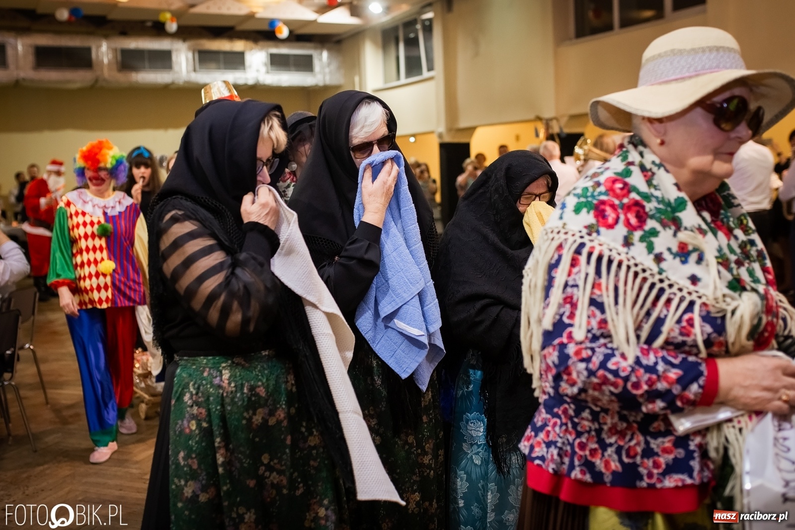 Zdjęcie w galerii na portalu naszraciborz.pl: I po karnawale. Pogrzebanie basa w Krzanowicach [FOTO i WIDEO] wiadomości z regionu