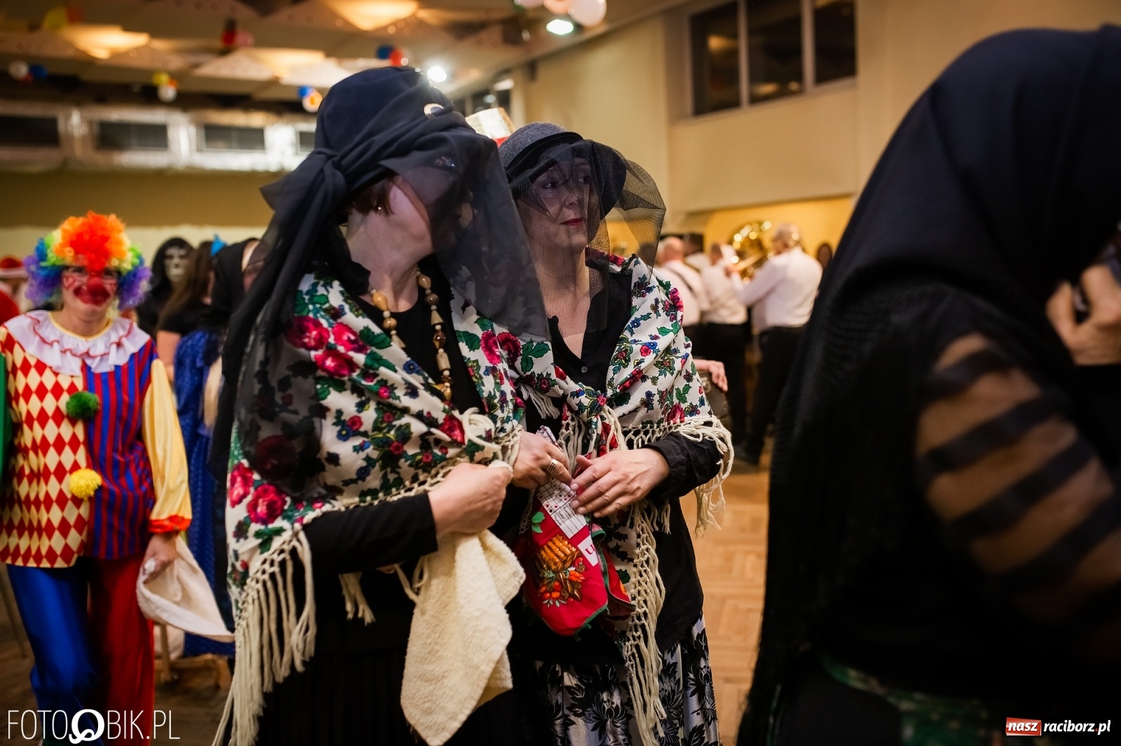 Zdjęcie w galerii na portalu naszraciborz.pl: I po karnawale. Pogrzebanie basa w Krzanowicach [FOTO i WIDEO] wiadomości z regionu