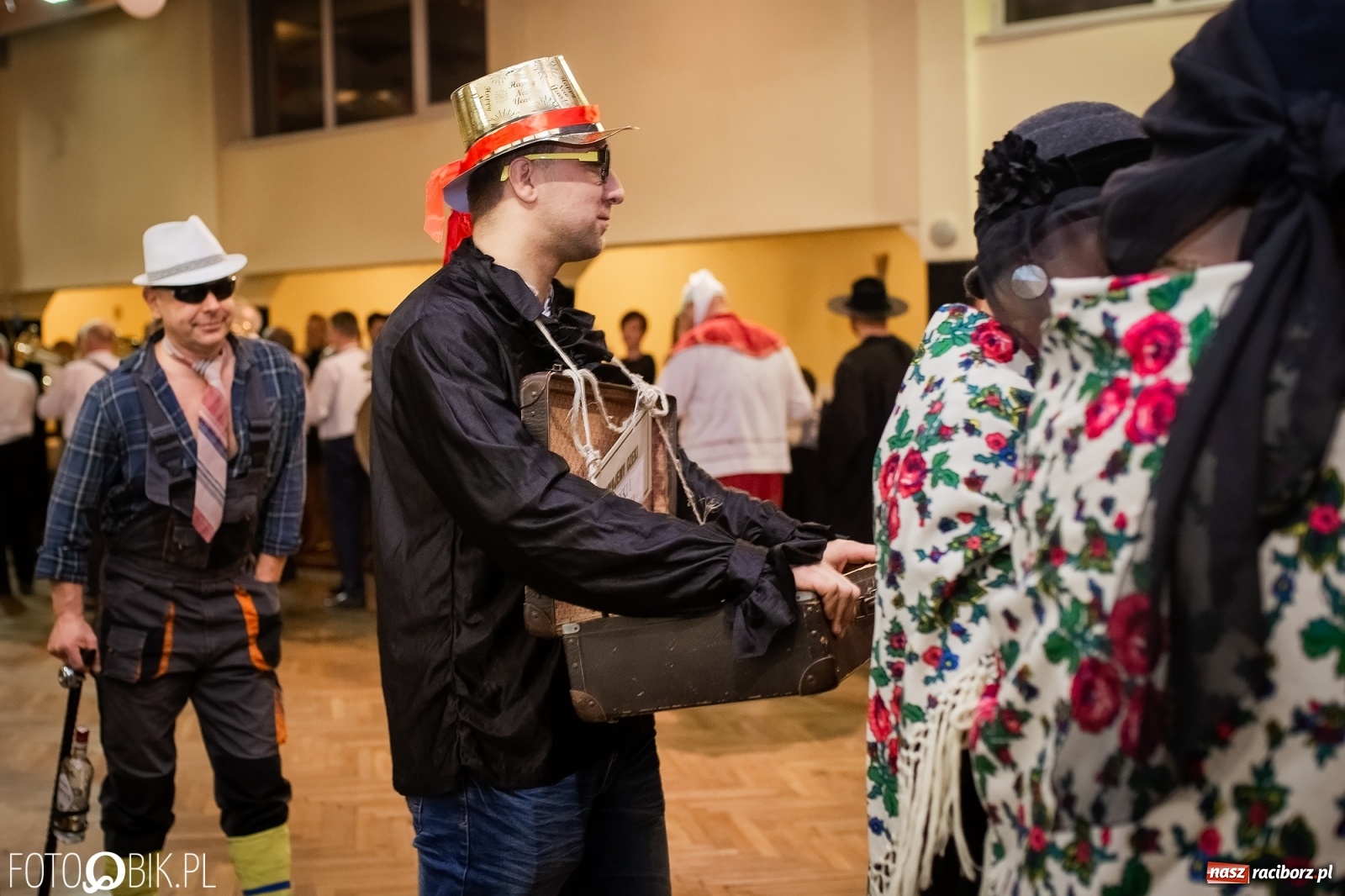 Zdjęcie w galerii na portalu naszraciborz.pl: I po karnawale. Pogrzebanie basa w Krzanowicach [FOTO i WIDEO] wiadomości z regionu