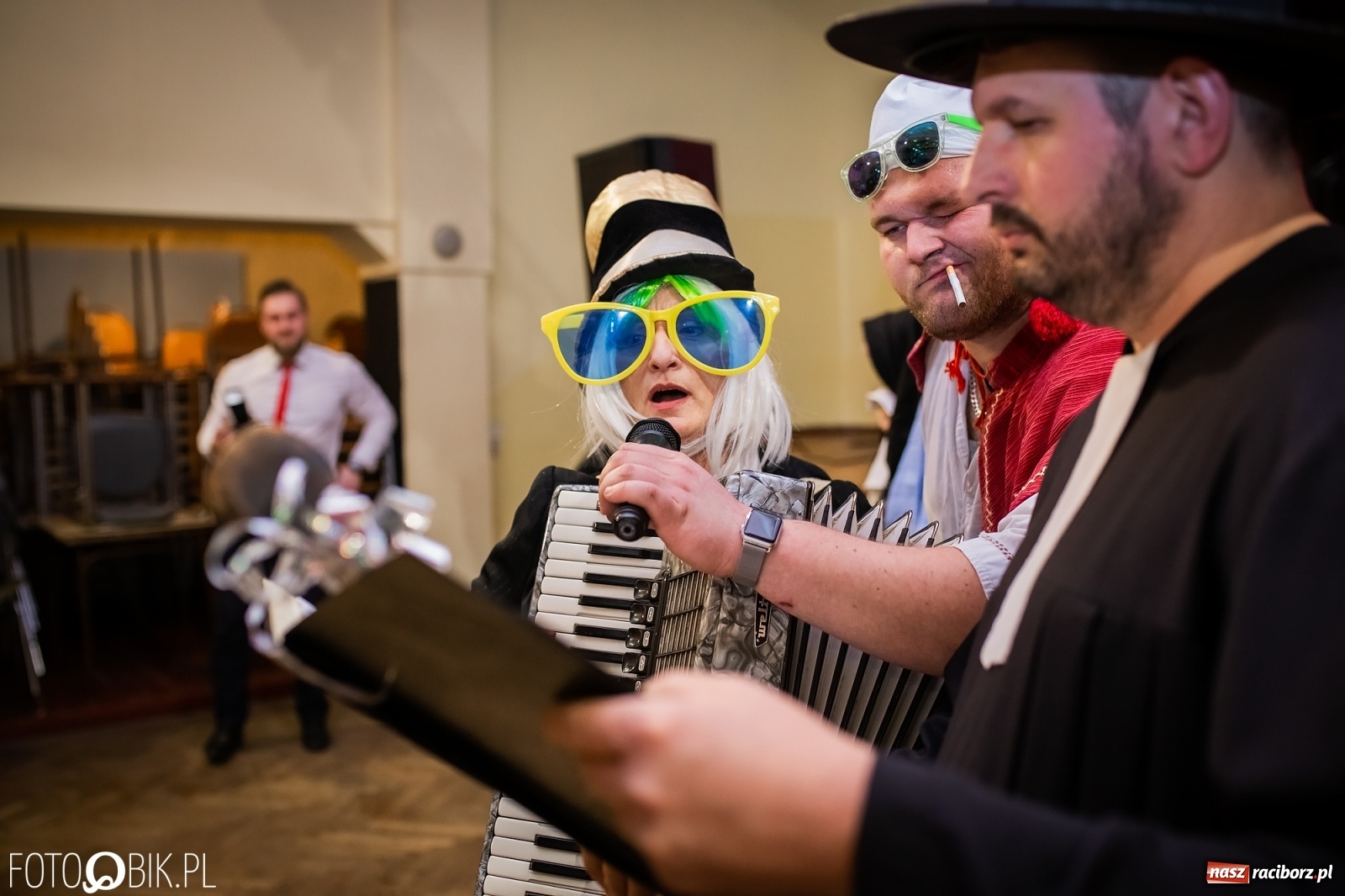 Zdjęcie w galerii na portalu naszraciborz.pl: I po karnawale. Pogrzebanie basa w Krzanowicach [FOTO i WIDEO] wiadomości z regionu