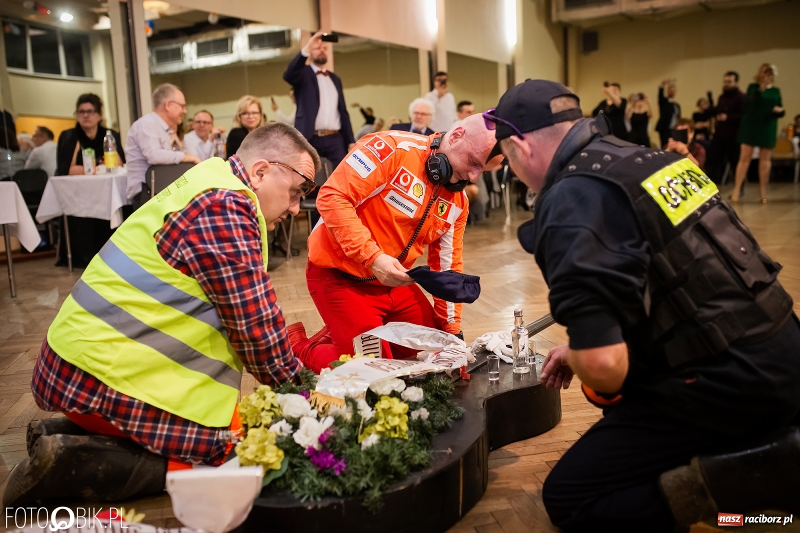 Zdjęcie w galerii na portalu naszraciborz.pl: I po karnawale. Pogrzebanie basa w Krzanowicach [FOTO i WIDEO] wiadomości z regionu