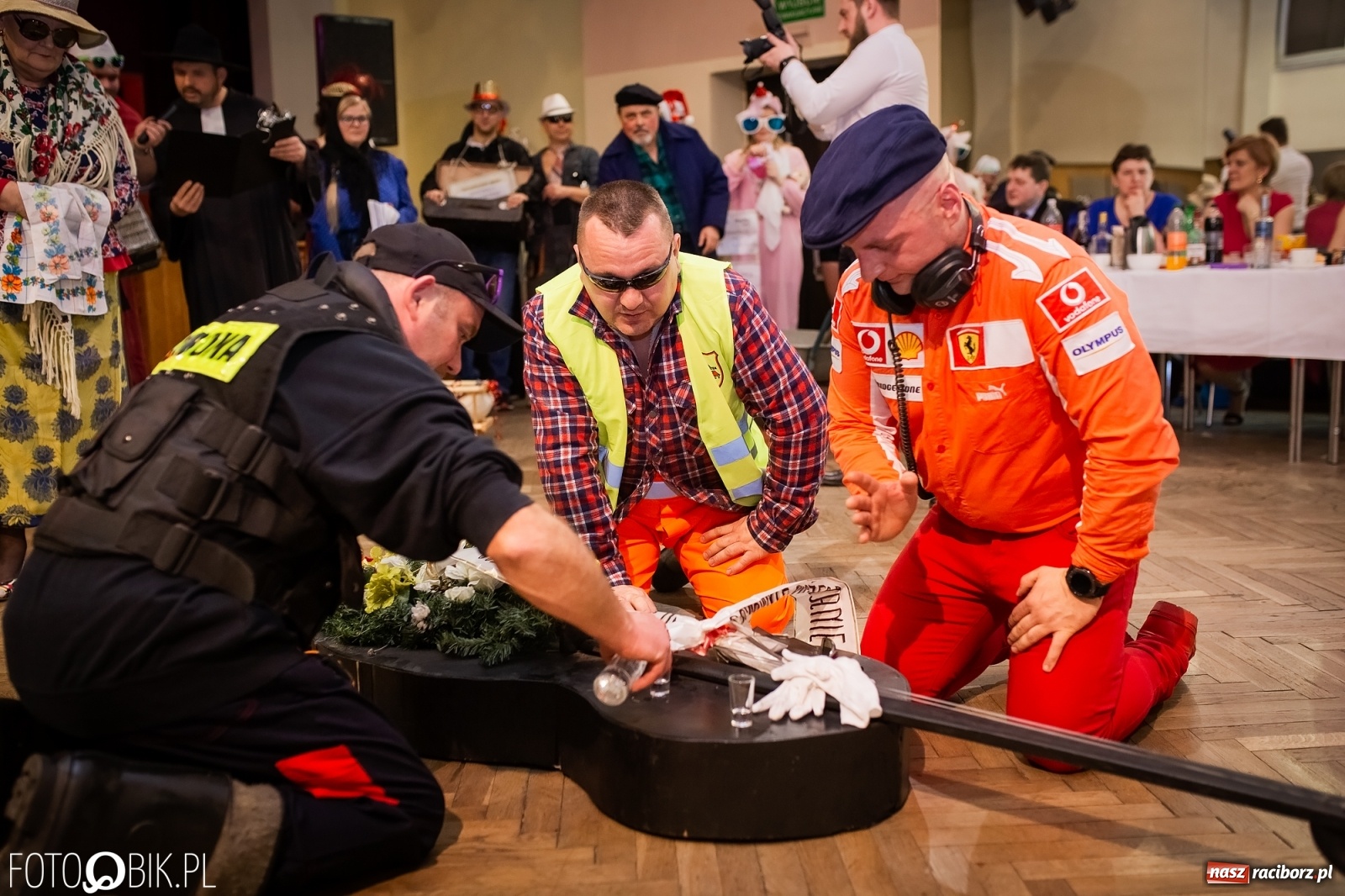 Zdjęcie w galerii na portalu naszraciborz.pl: I po karnawale. Pogrzebanie basa w Krzanowicach [FOTO i WIDEO] wiadomości z regionu